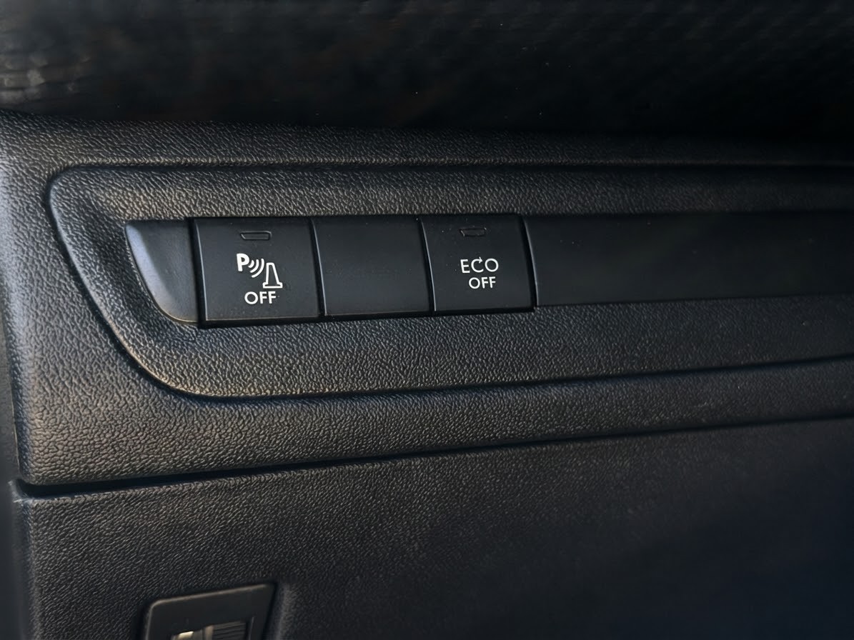 PEUGEOT 208 1.2 PureTech Signature-image-15