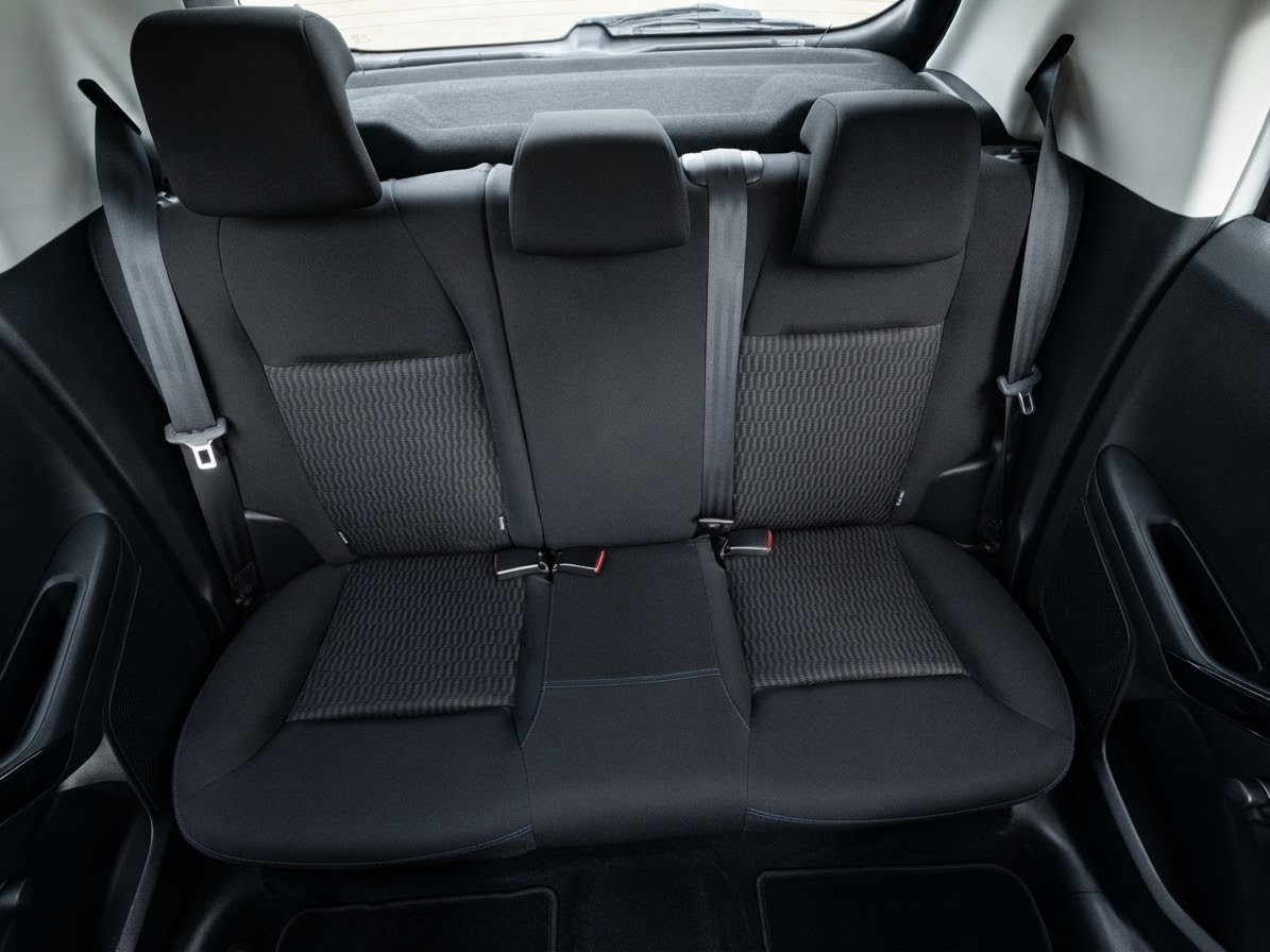 PEUGEOT 208 1.2 PureTech Signature-image-9