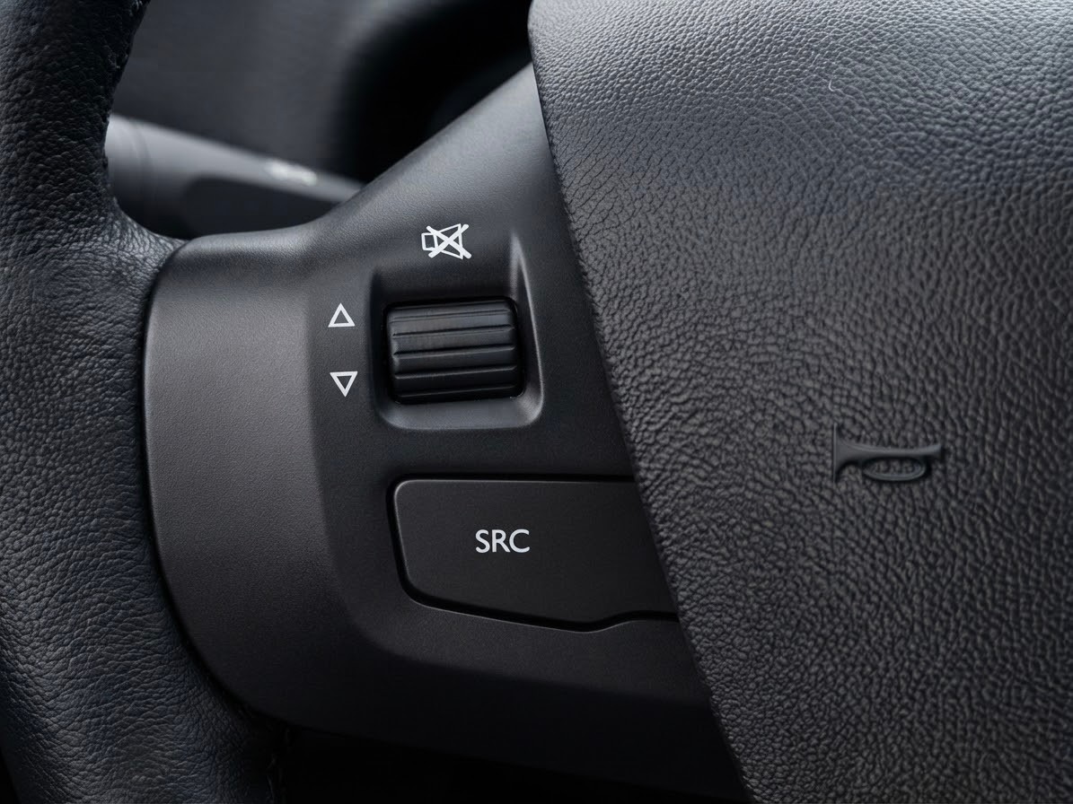 PEUGEOT 208 1.2 PureTech Signature-image-18