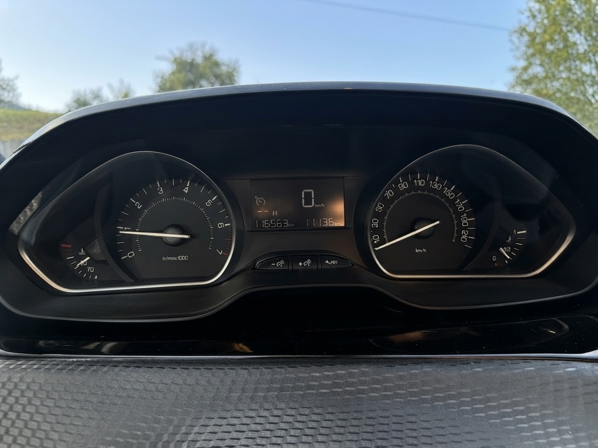 PEUGEOT 208 1.2 PureTech Signature-image-20
