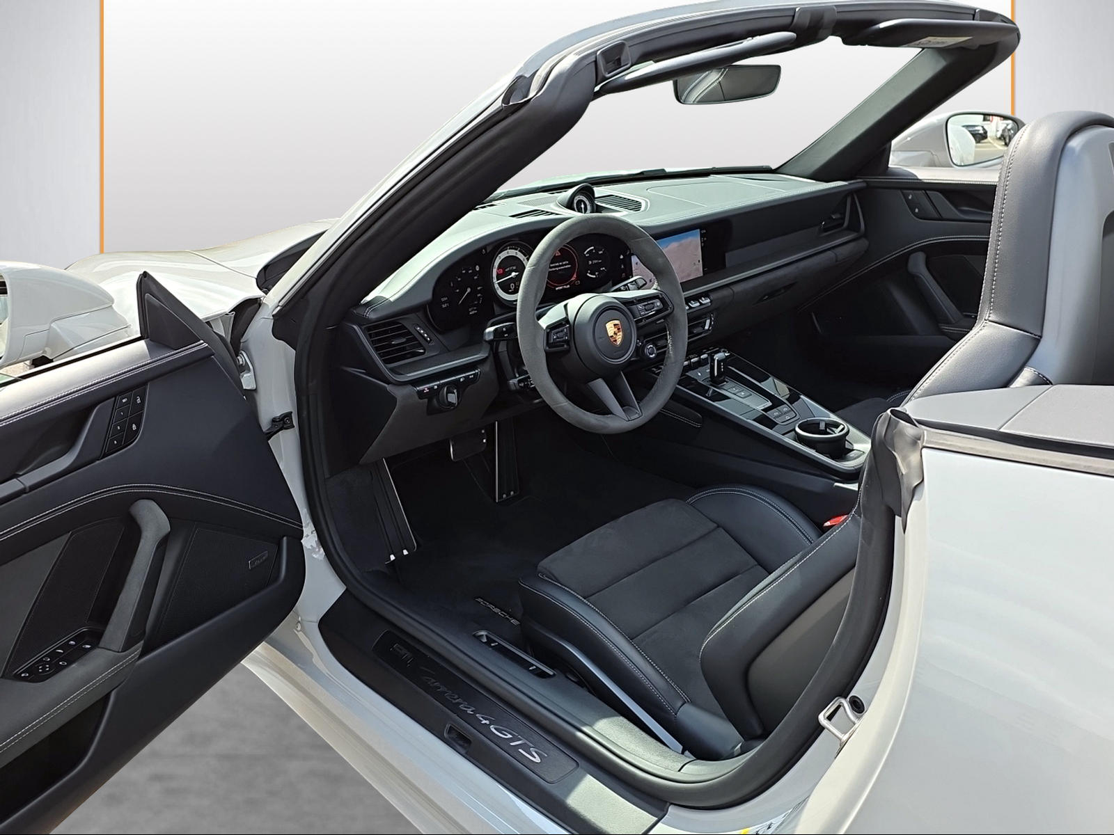 PORSCHE 911 Carrera 4 GTS Cabriolet PDK-image-5