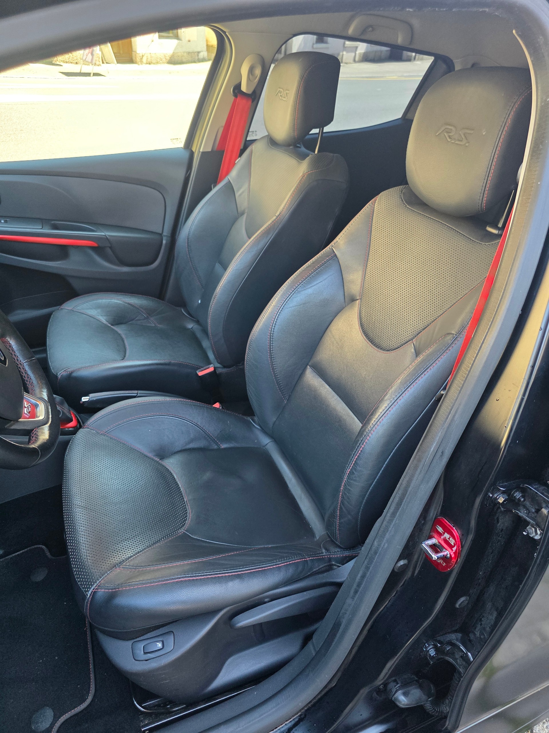 RENAULT Clio 1.6 T RS 200 EDC-image-10