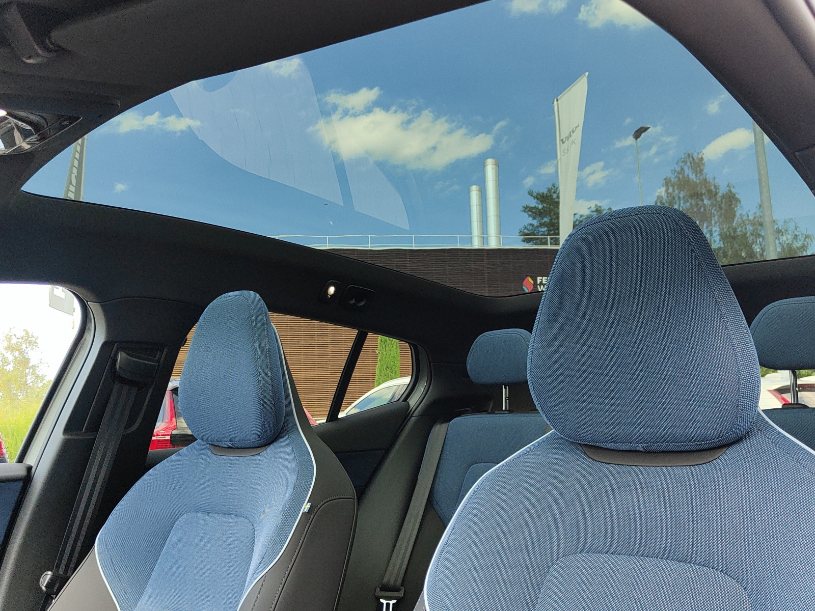 VOLVO EX30 CC E60 Twin Performance AWD-image-11