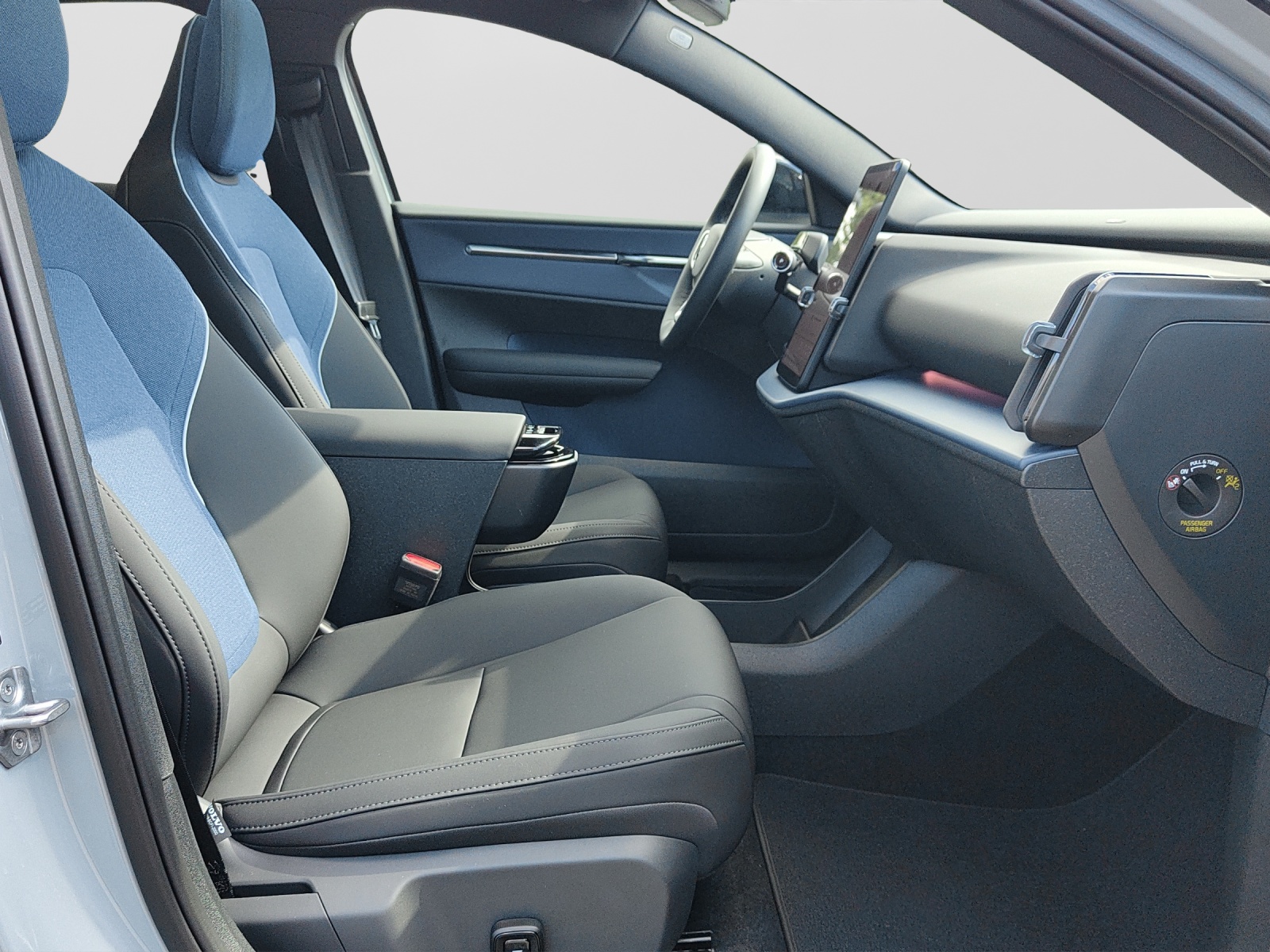 VOLVO EX30 CC E60 Twin Performance AWD-image-4