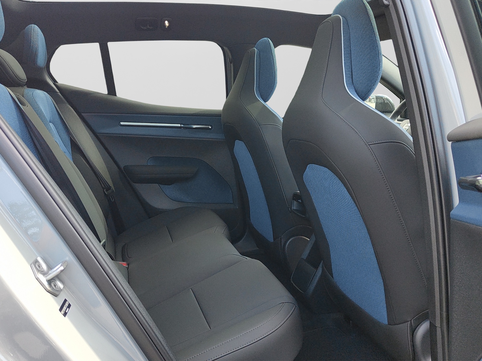 VOLVO EX30 CC E60 Twin Performance AWD-image-5