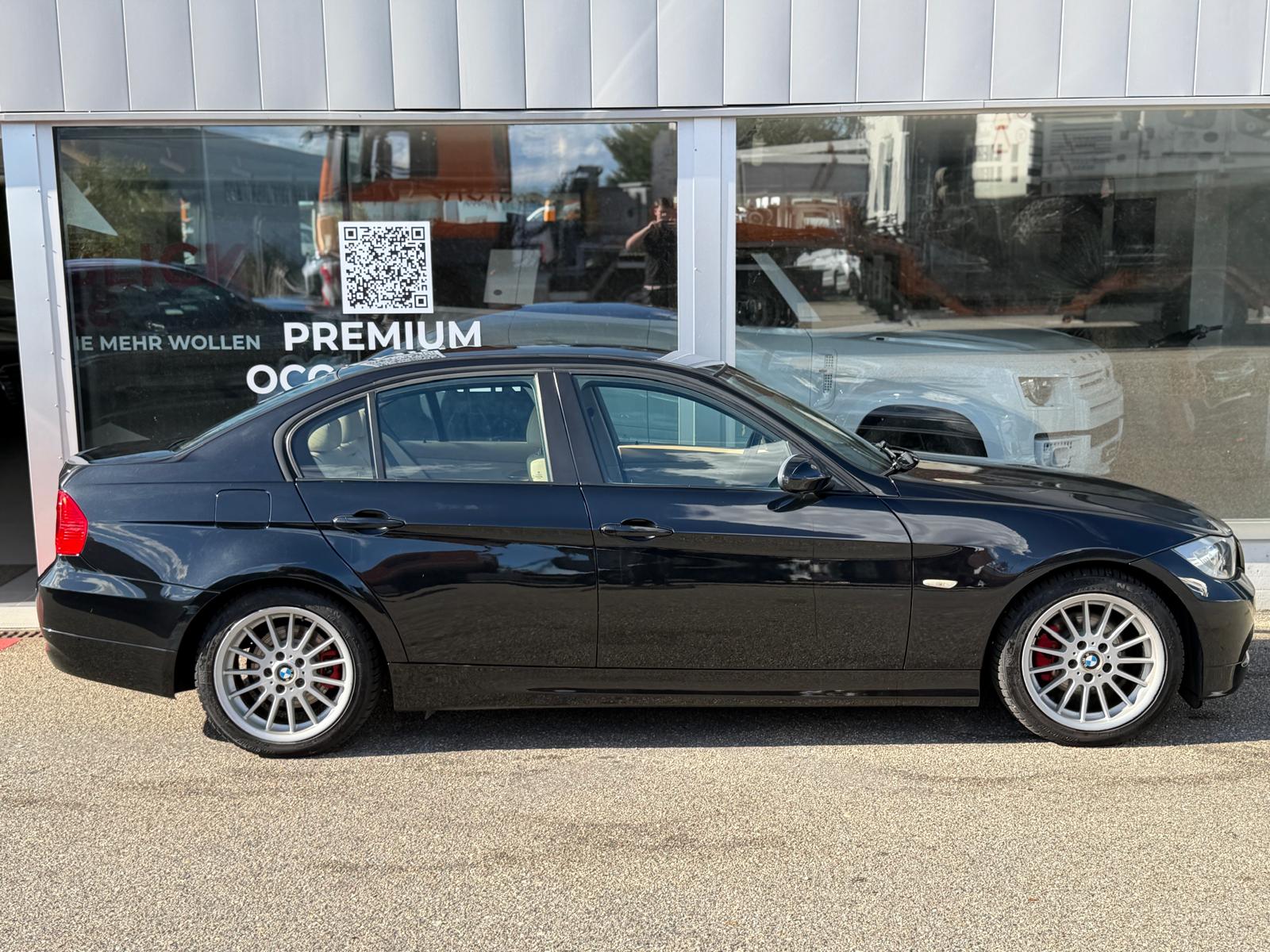 BMW 320i-image-3
