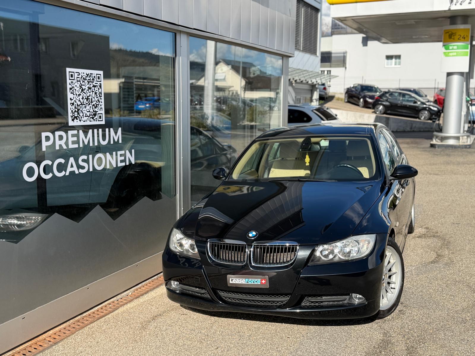 BMW 320i-image-0