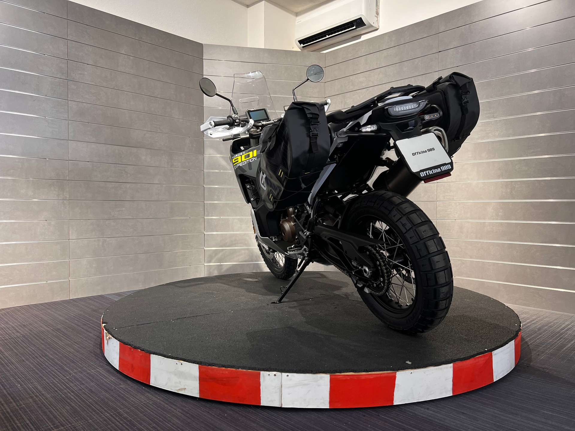 HUSQVARNA Norden 901 Expedition-showroom-element-3