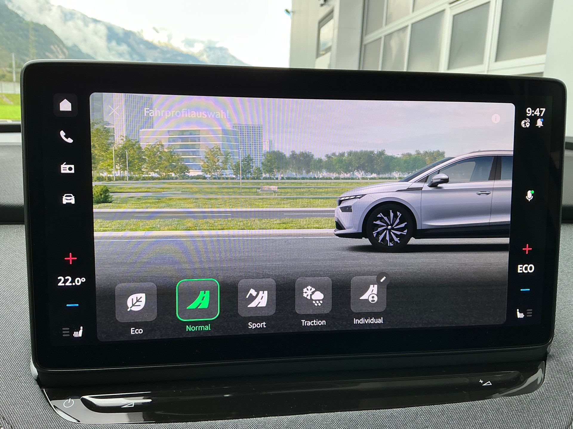 SKODA Enyaq 85x Dynamic-image-12
