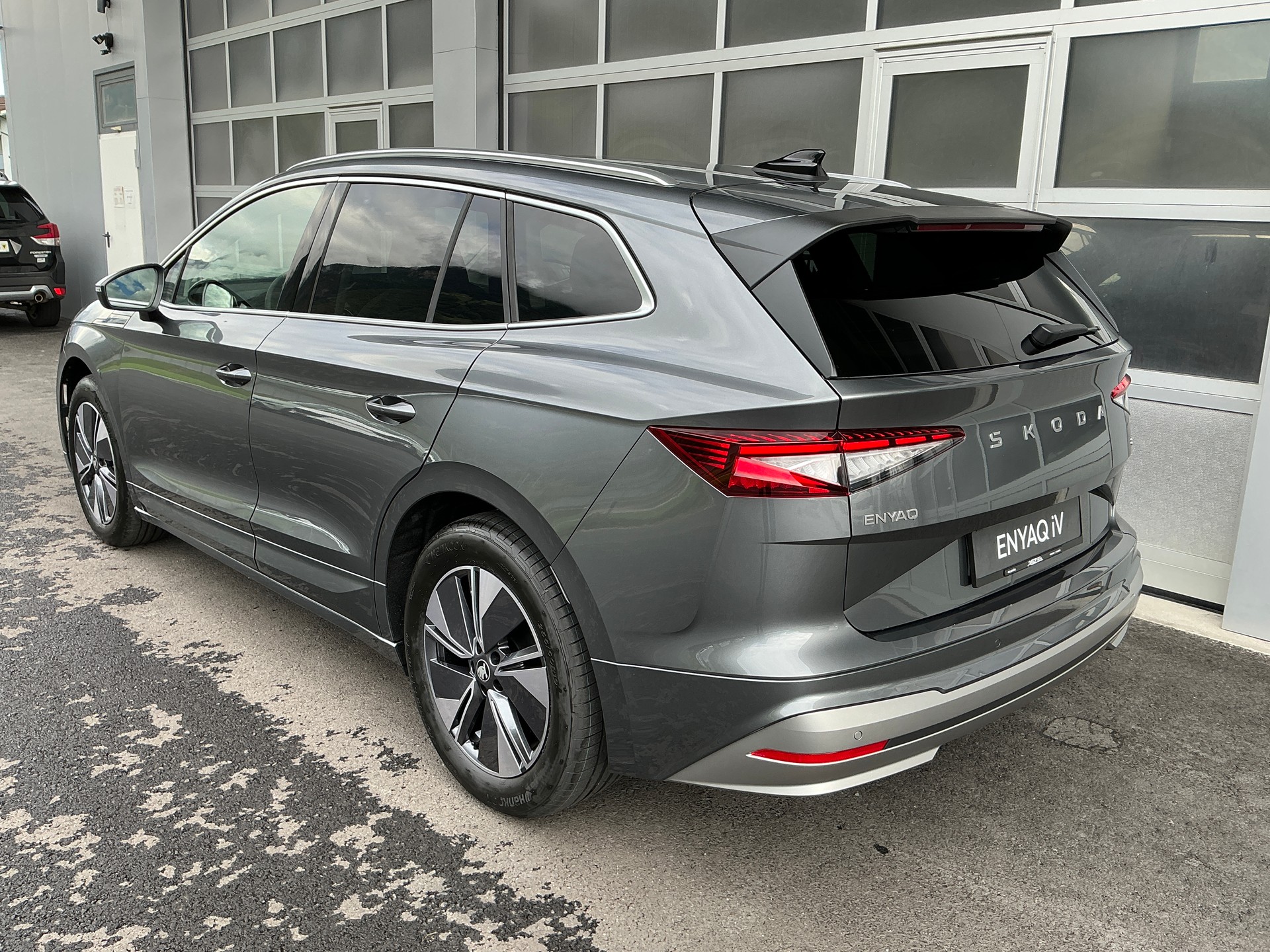 SKODA Enyaq 85x Dynamic-image-1