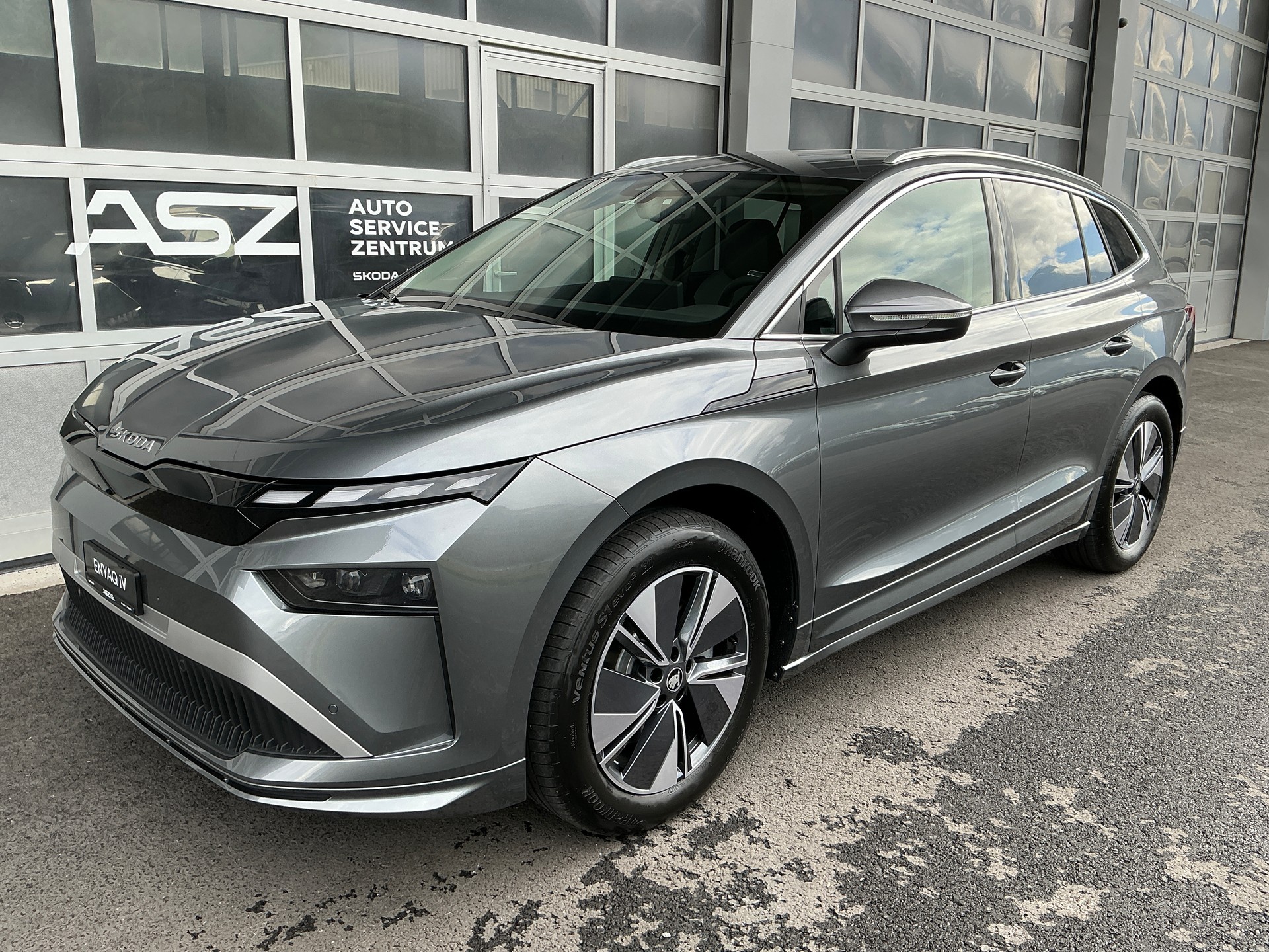 SKODA Enyaq 85x Dynamic-image-0
