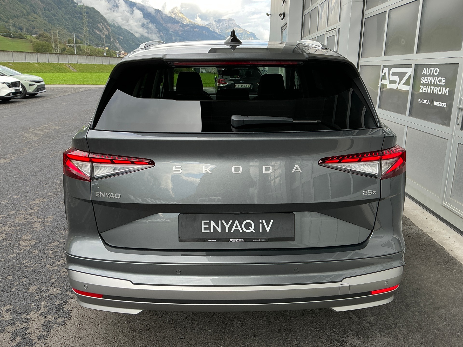 SKODA Enyaq 85x Dynamic-image-2