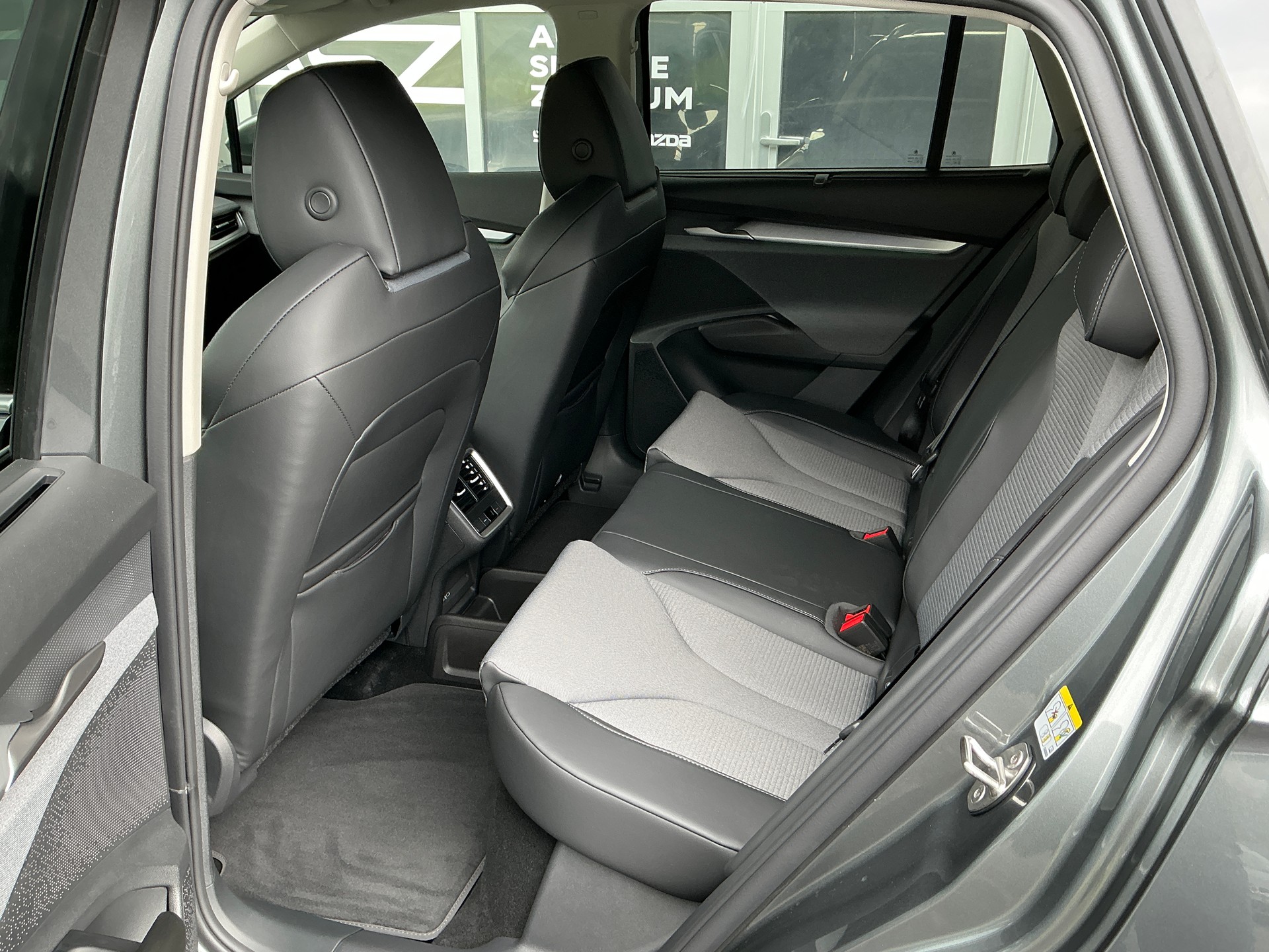 SKODA Enyaq 85x Dynamic-image-6