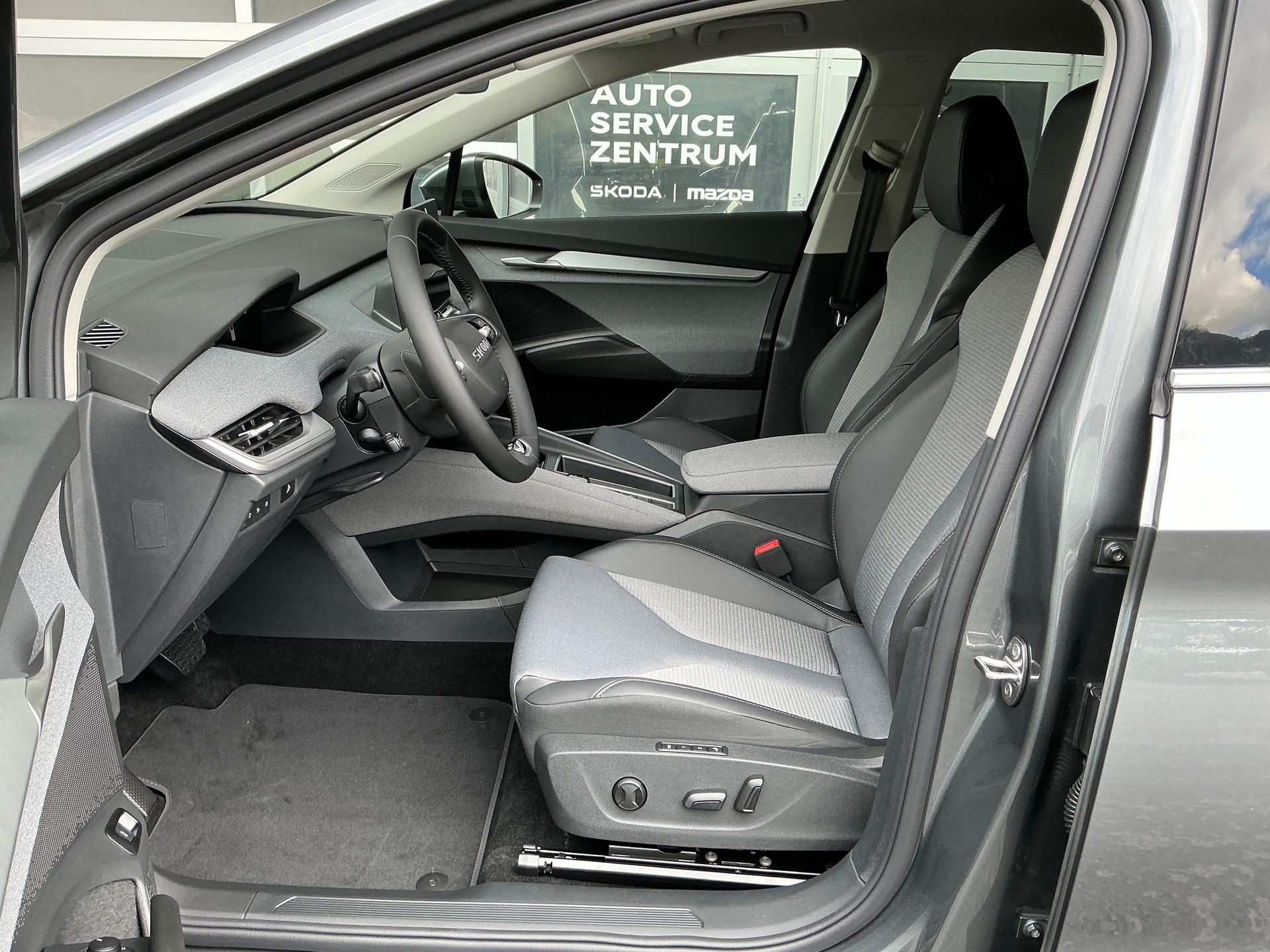 SKODA Enyaq 85x Dynamic-image-10