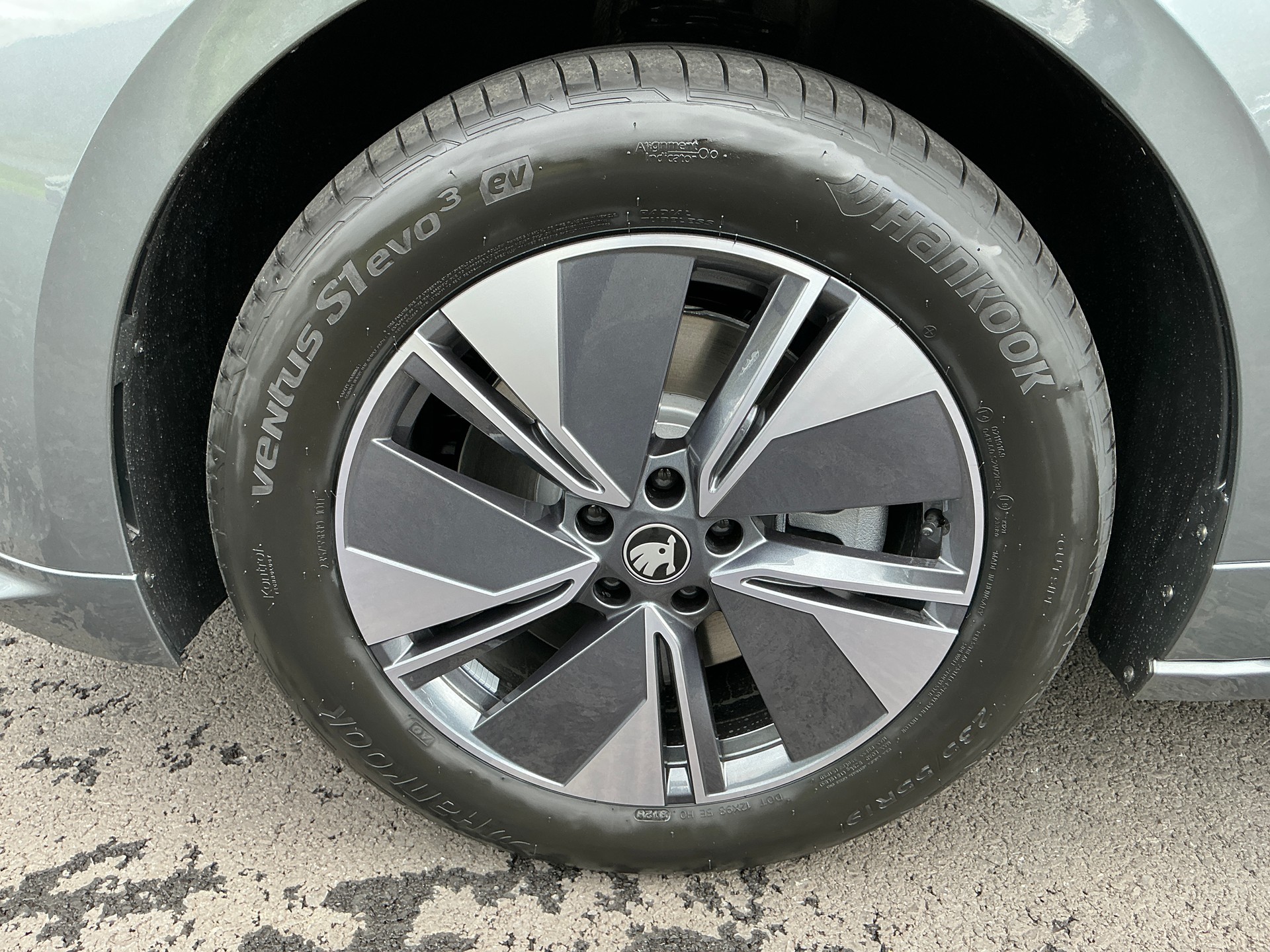 SKODA Enyaq 85x Dynamic-image-3