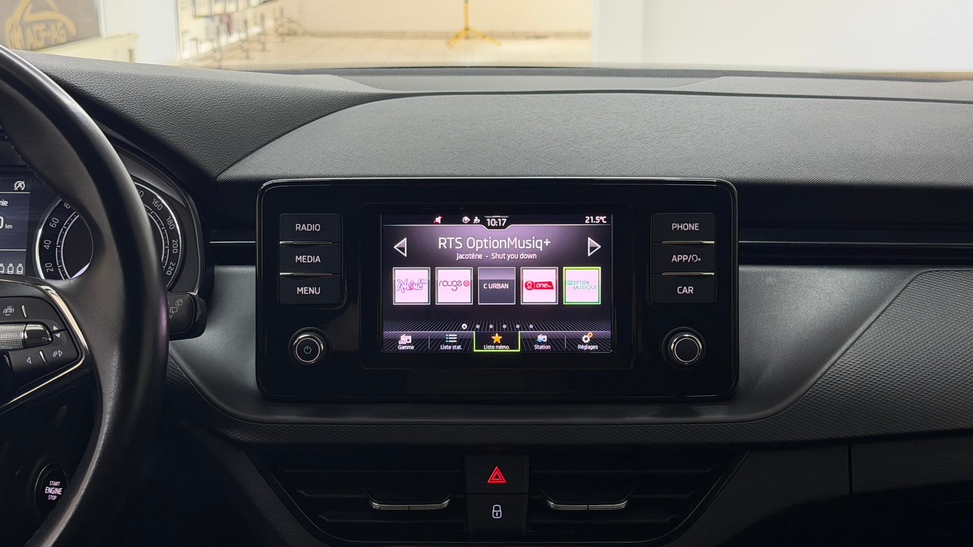 SKODA Kamiq 1.0 TSI Ambition-image-9