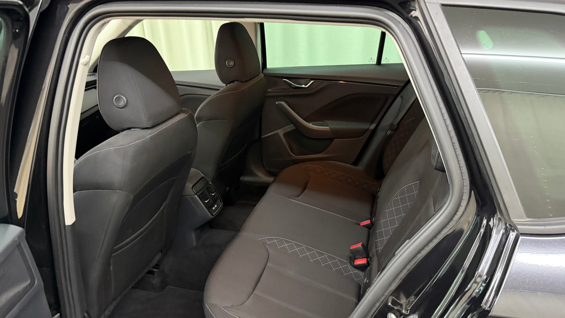 SKODA Kamiq 1.0 TSI Ambition-image-11