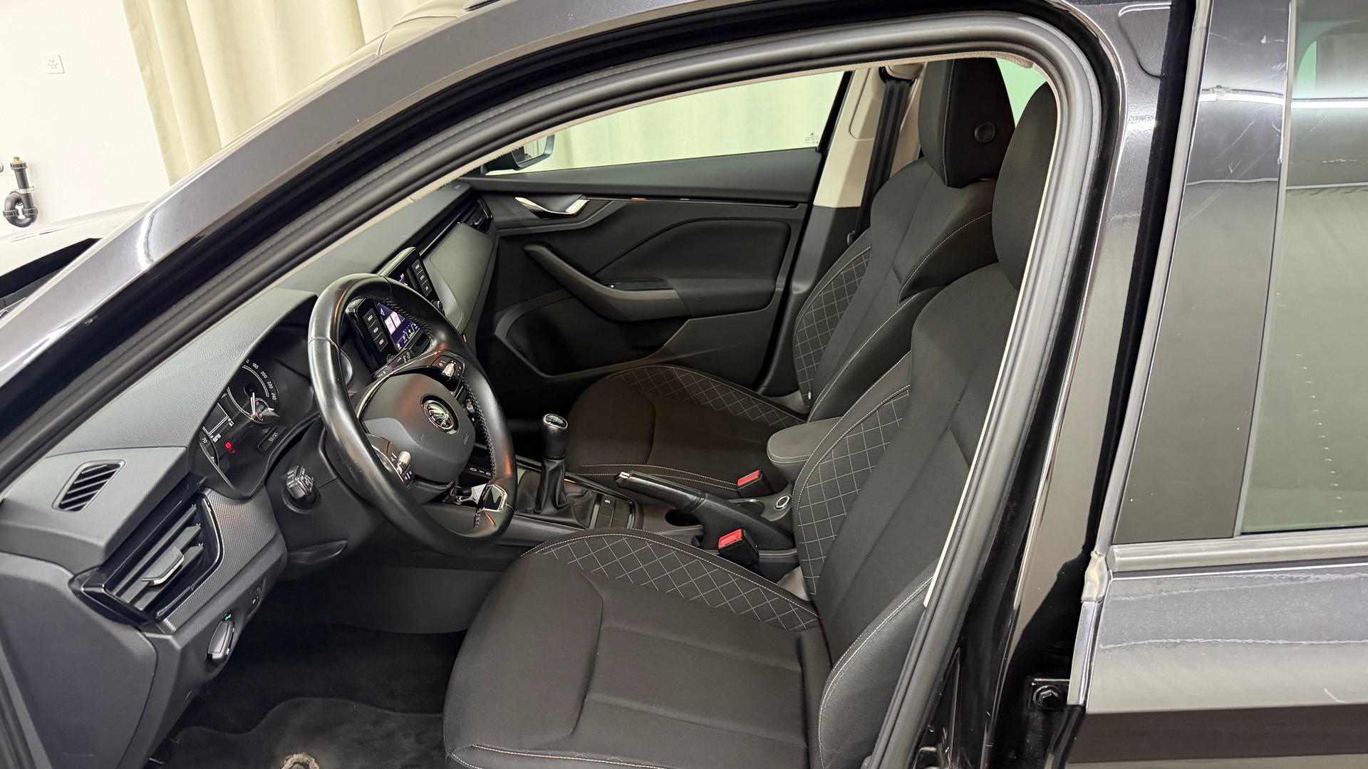 SKODA Kamiq 1.0 TSI Ambition-image-6
