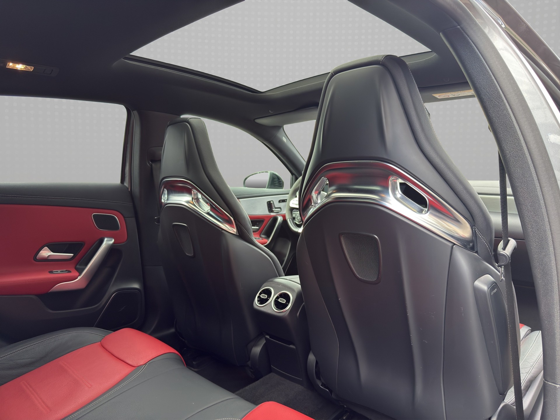 MERCEDES-BENZ A 45 S AMG 4Matic+ Speedshift-image-18