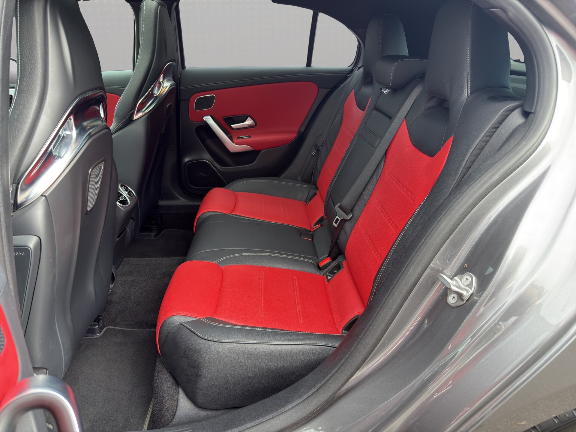 MERCEDES-BENZ A 45 S AMG 4Matic+ Speedshift-image-12