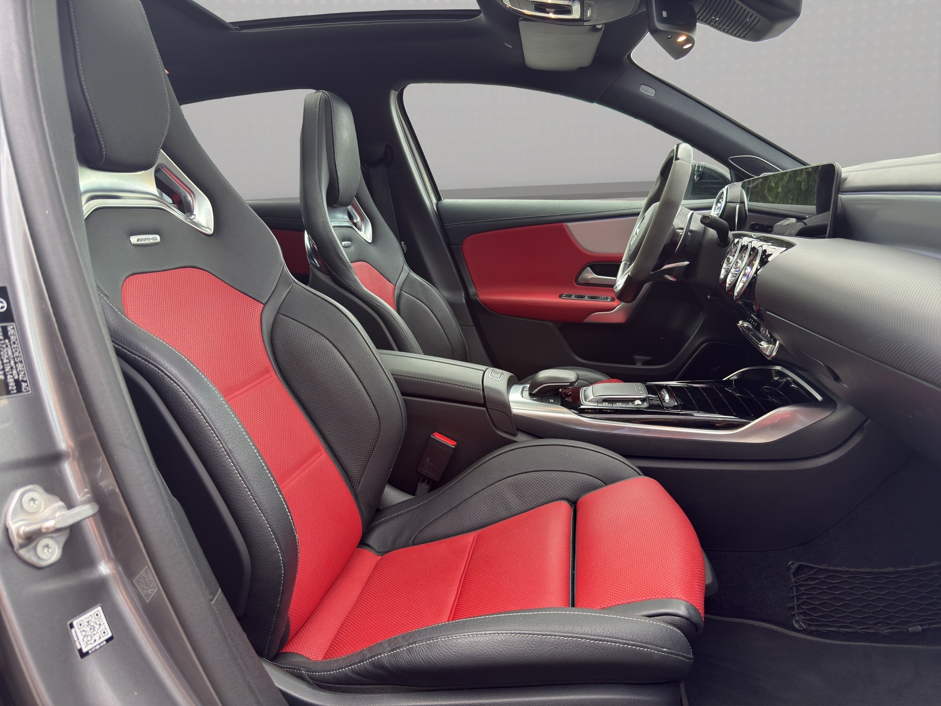 MERCEDES-BENZ A 45 S AMG 4Matic+ Speedshift-image-17