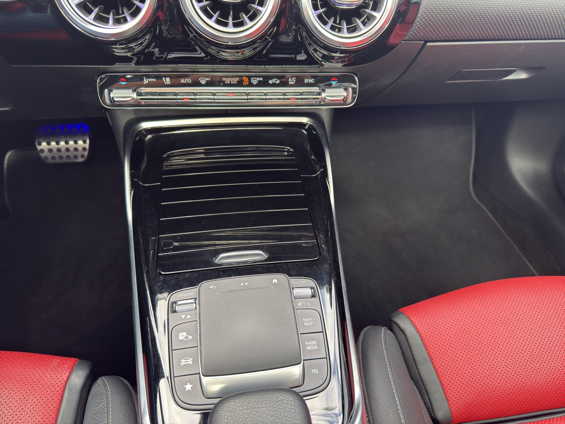 MERCEDES-BENZ A 45 S AMG 4Matic+ Speedshift-image-15