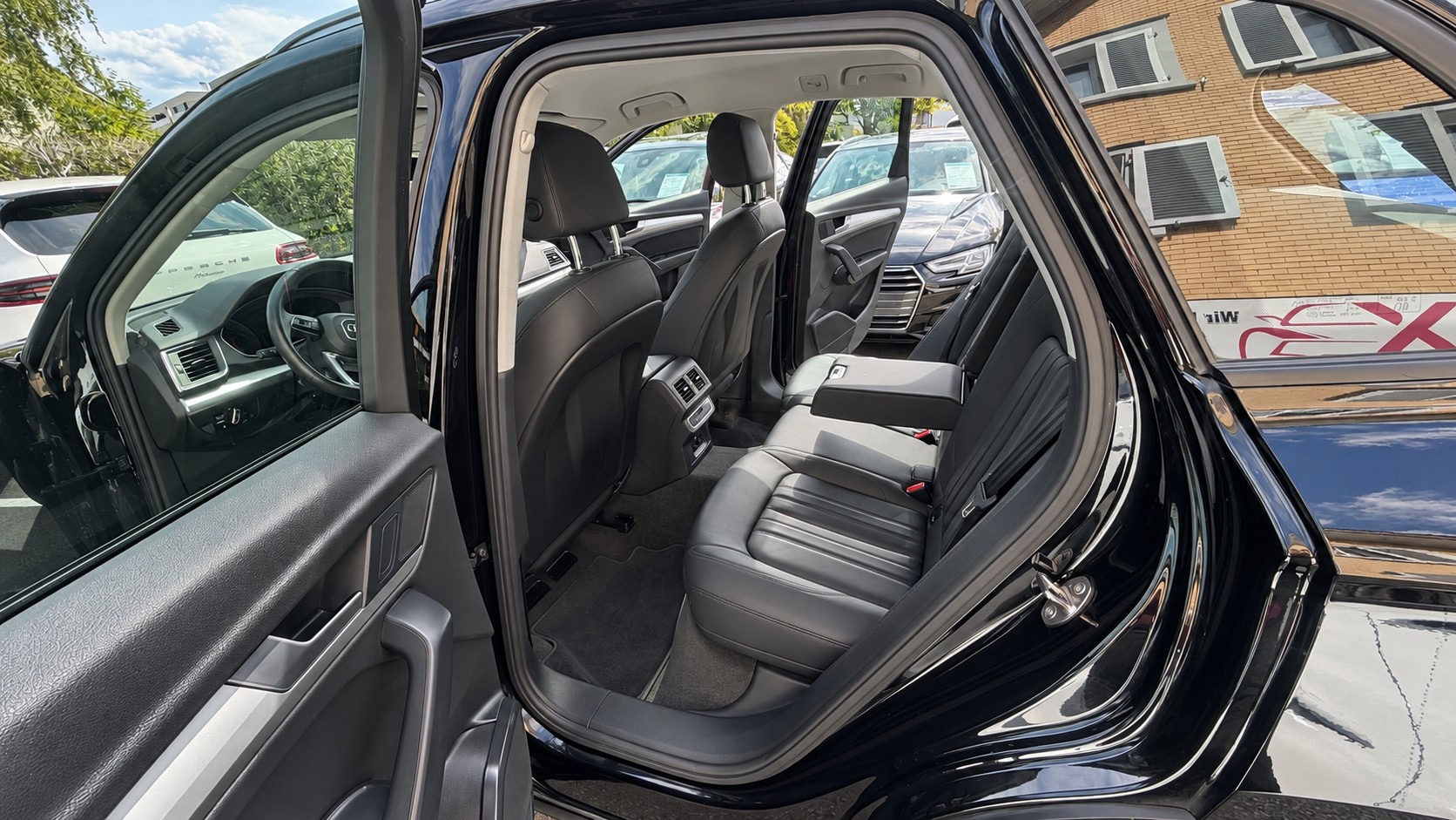 AUDI Q5 40 TDI quattro S-tronic-image-11