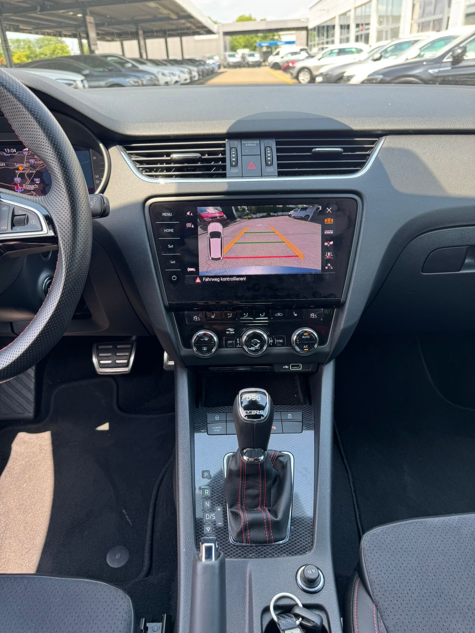 SKODA Octavia Combi 2.0 TDI RS 4x4 DSG-image-11