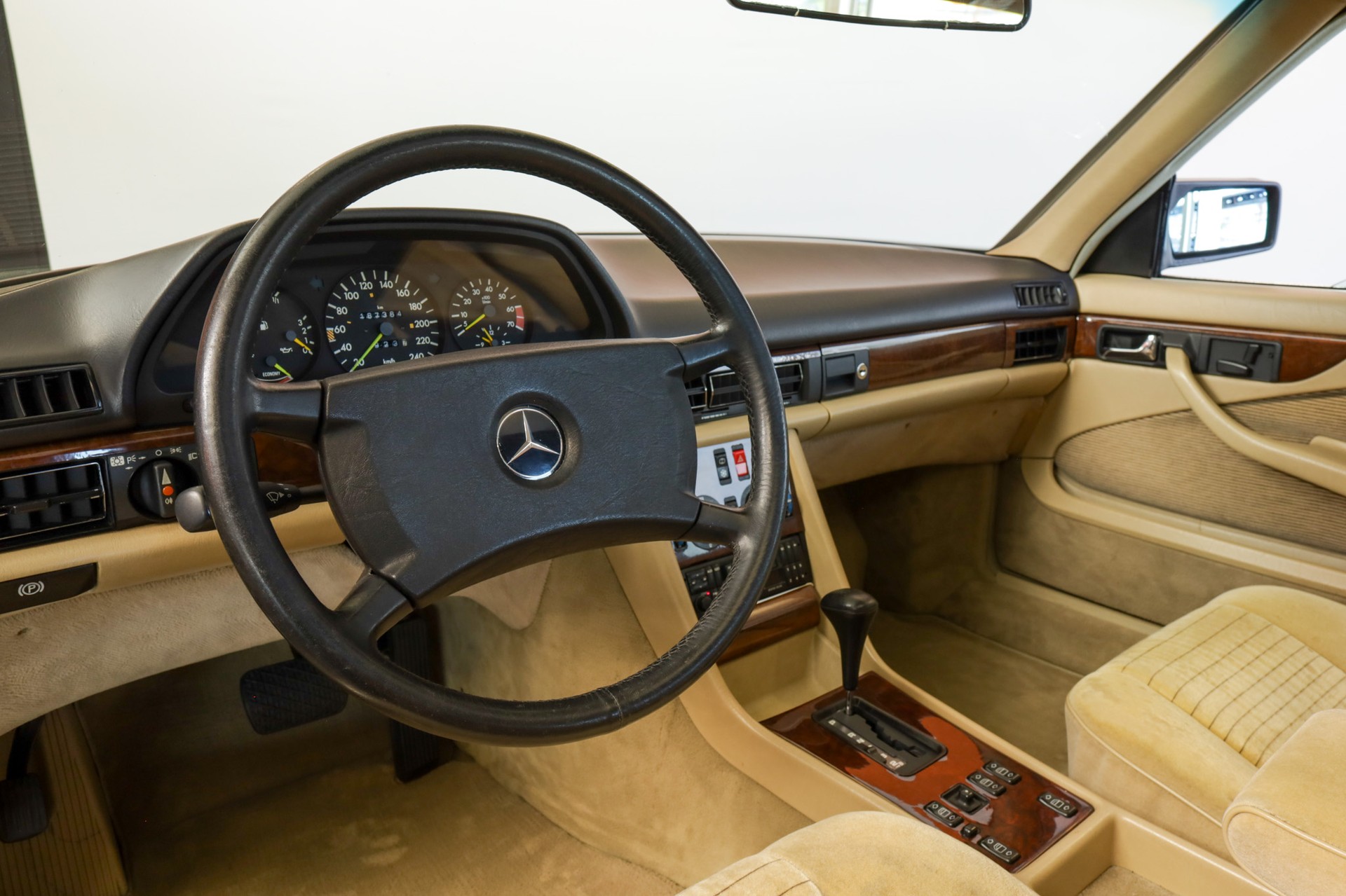 MERCEDES-BENZ 420 SEC Automatic * VETERAN-image-9