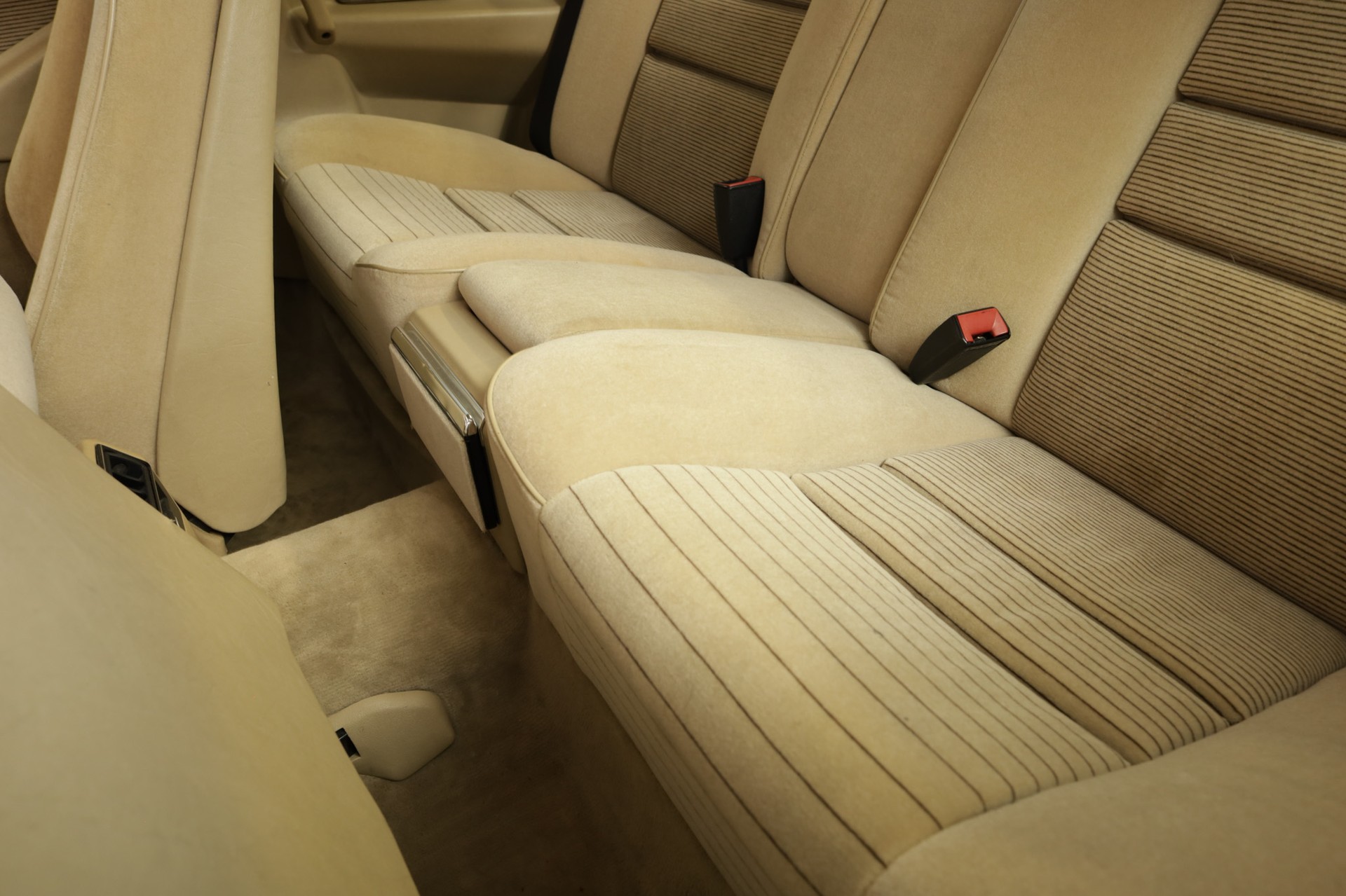 MERCEDES-BENZ 420 SEC Automatic * VETERAN-image-16