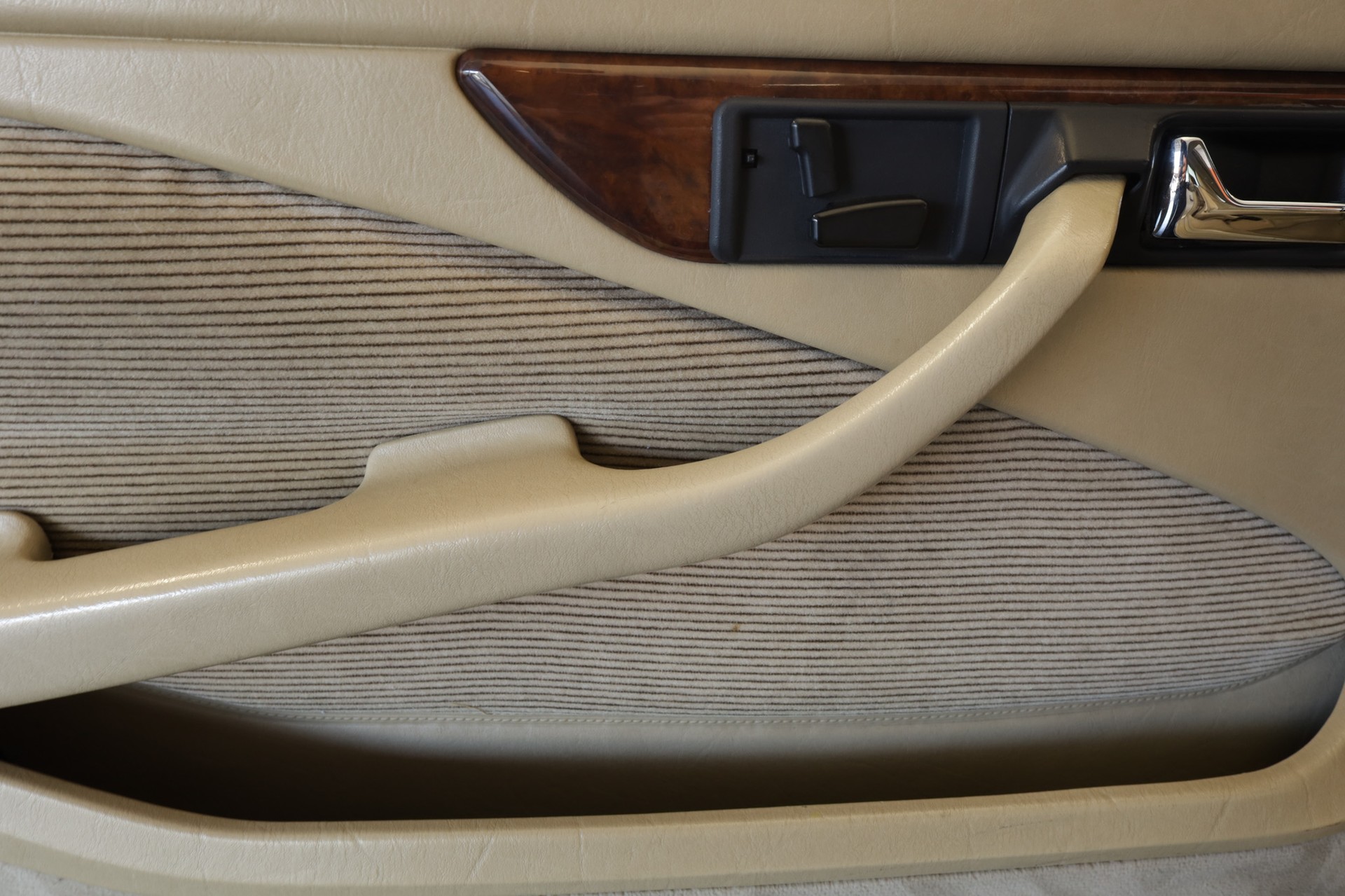 MERCEDES-BENZ 420 SEC Automatic * VETERAN-image-22