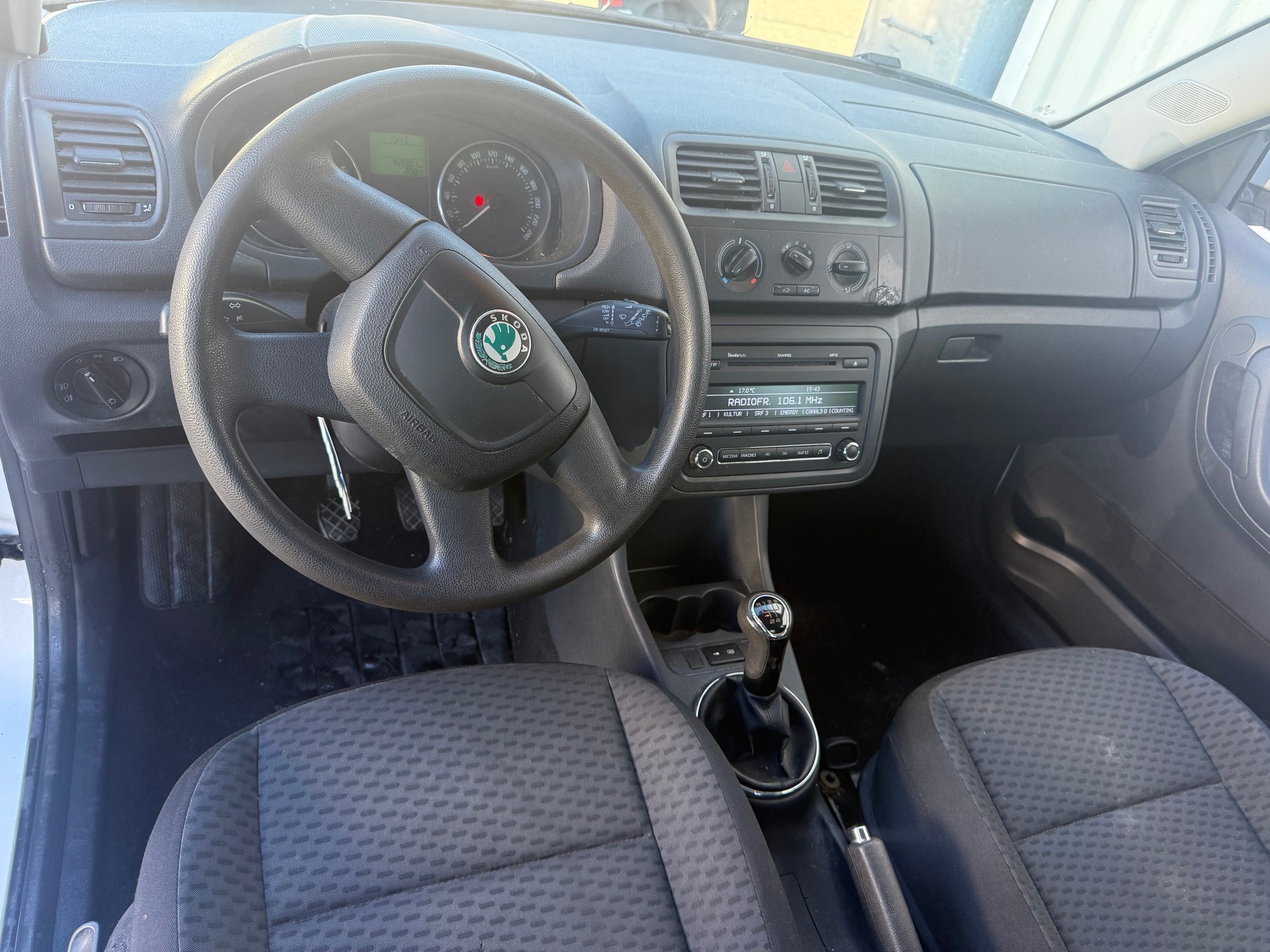 SKODA Fabia 1.2 TSI Ambiente-image-7