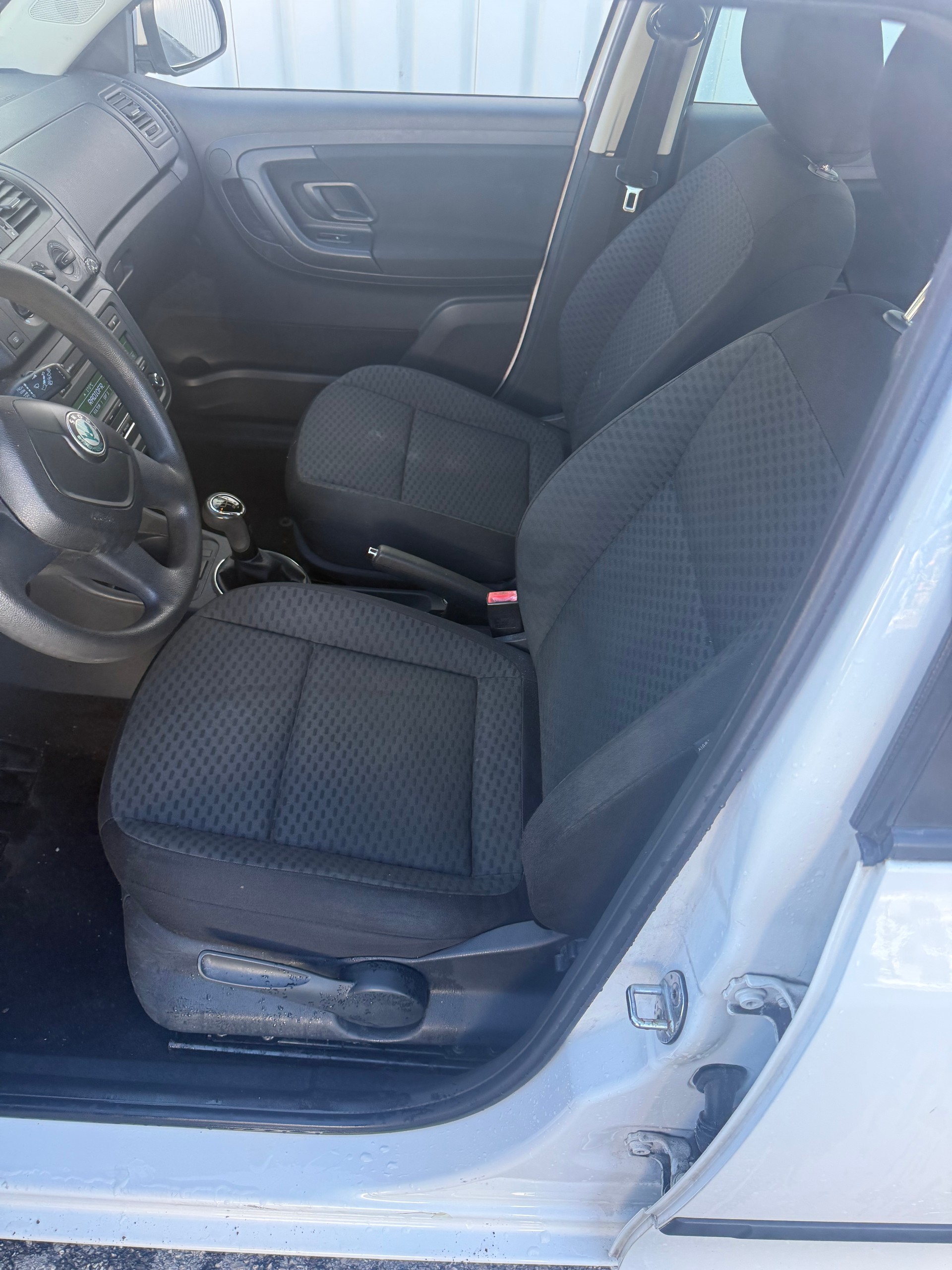 SKODA Fabia 1.2 TSI Ambiente-image-6