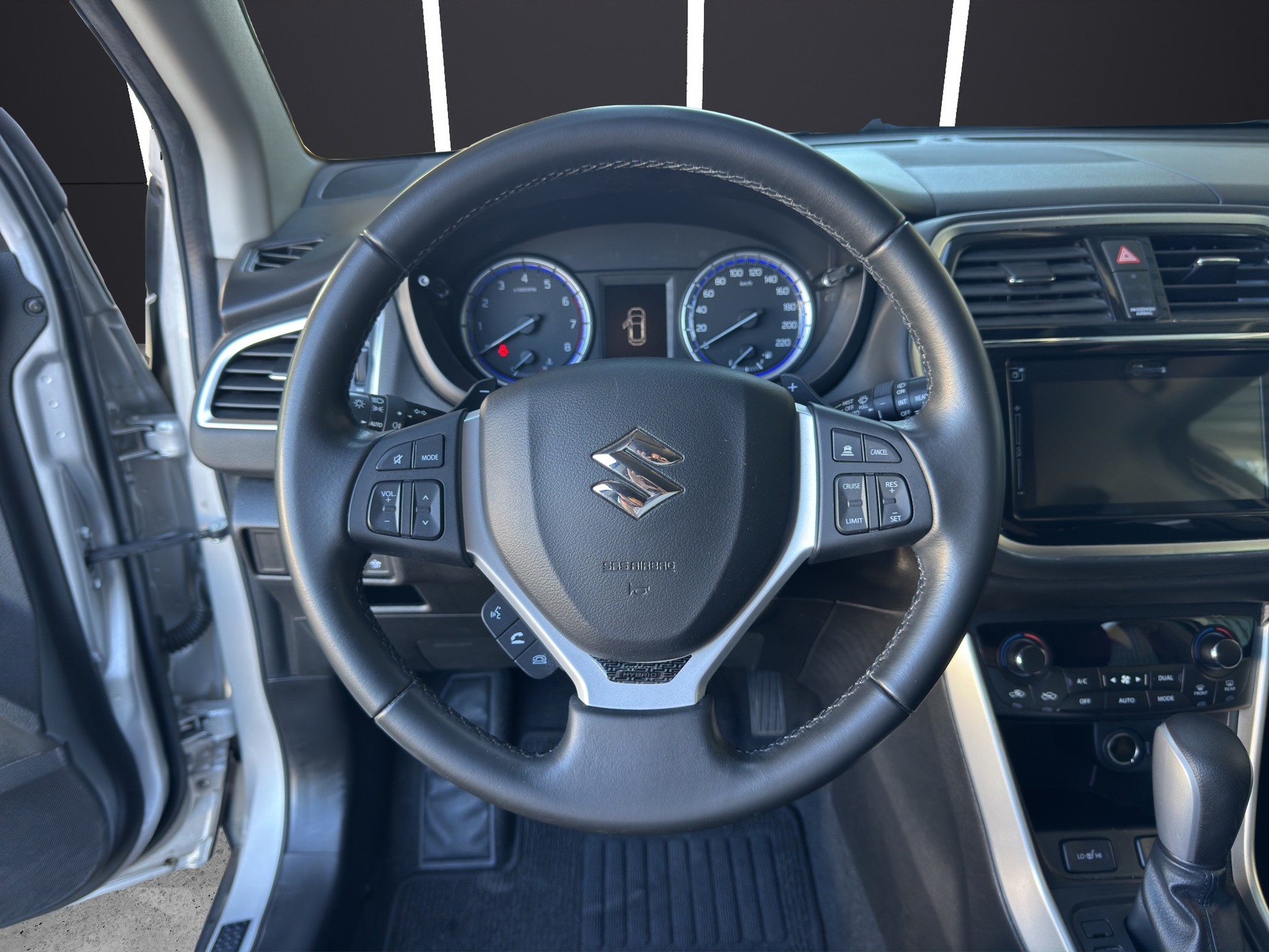 SUZUKI SX4 S-Cross 1.4 16V Generation Top Hybrid 4WD Automatic-image-9
