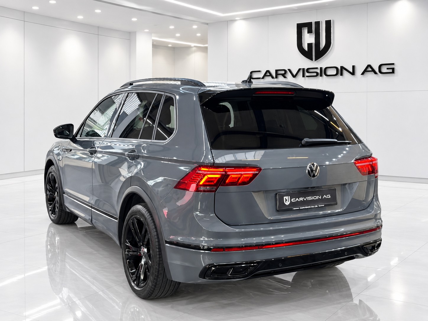 VW Tiguan 2.0 TDI SCR R-Line 4Motion DSG * Delfingrau * Anhängerkupplung * Black Style *-image-4