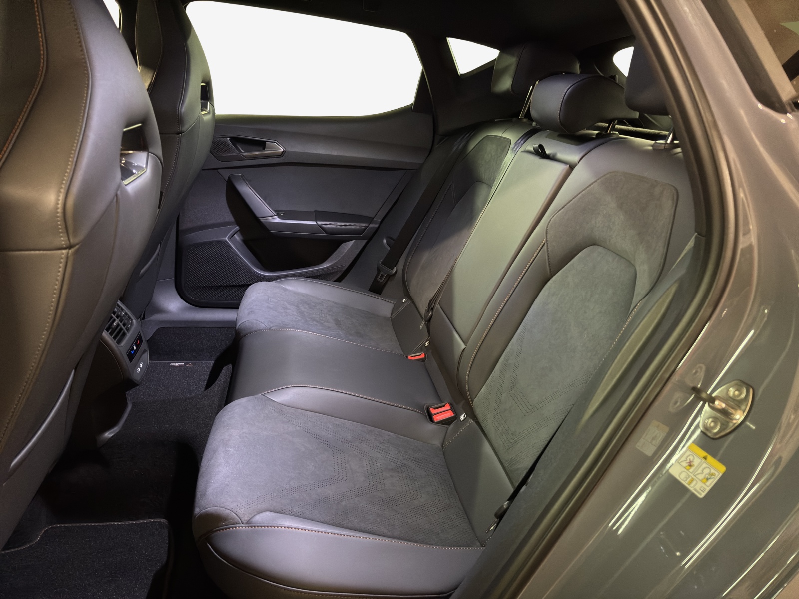CUPRA LEON 2.0 TSI VZ DSG-image-11