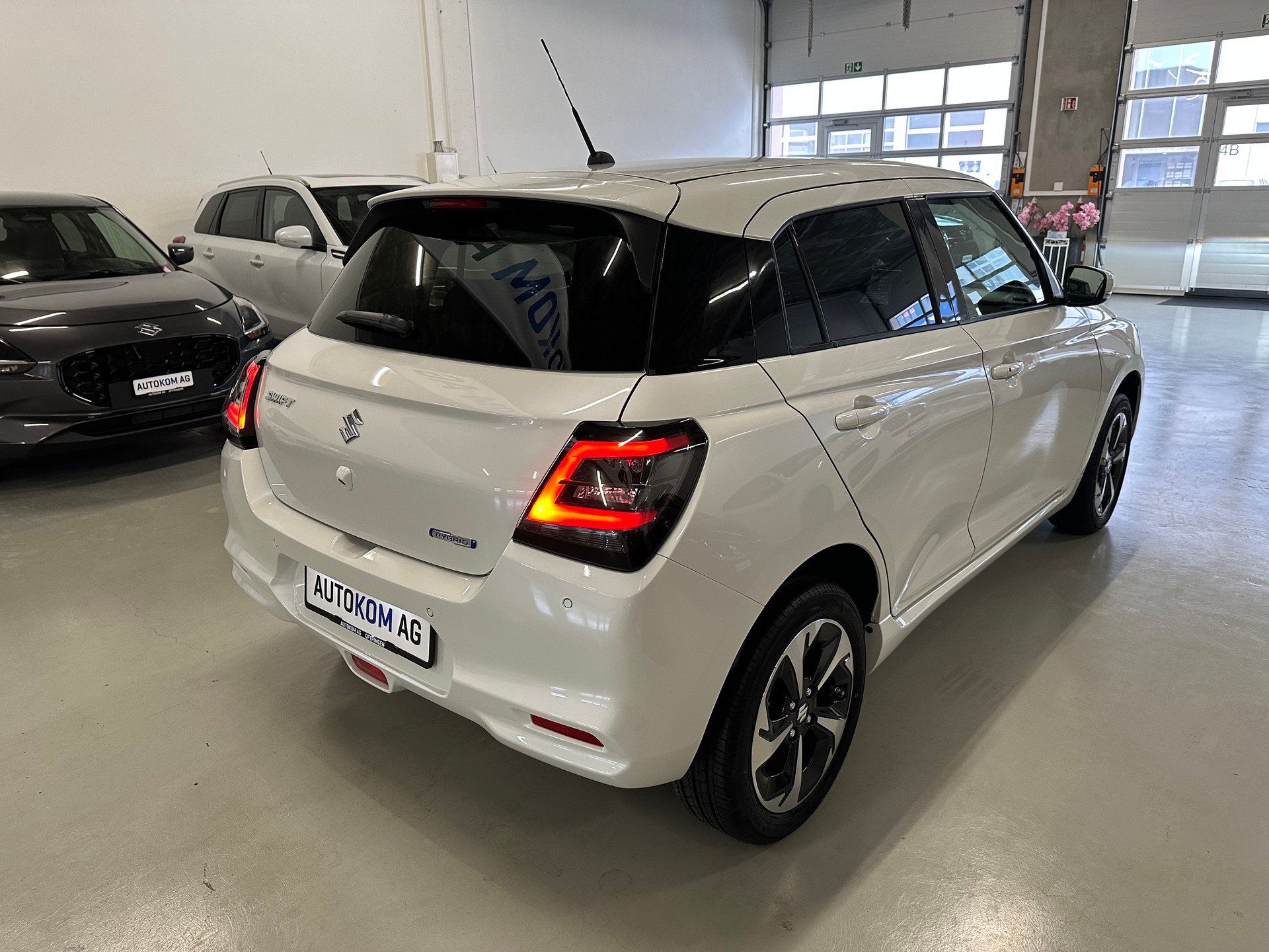 SUZUKI Swift 1.2 Compact Top Hybrid 4x4-image-4