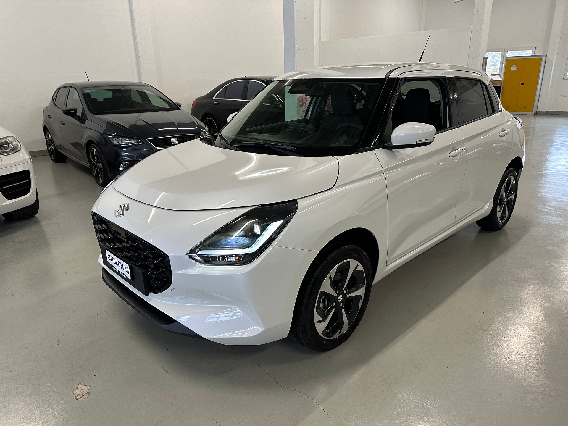 SUZUKI Swift 1.2 Compact Top Hybrid 4x4-image-2