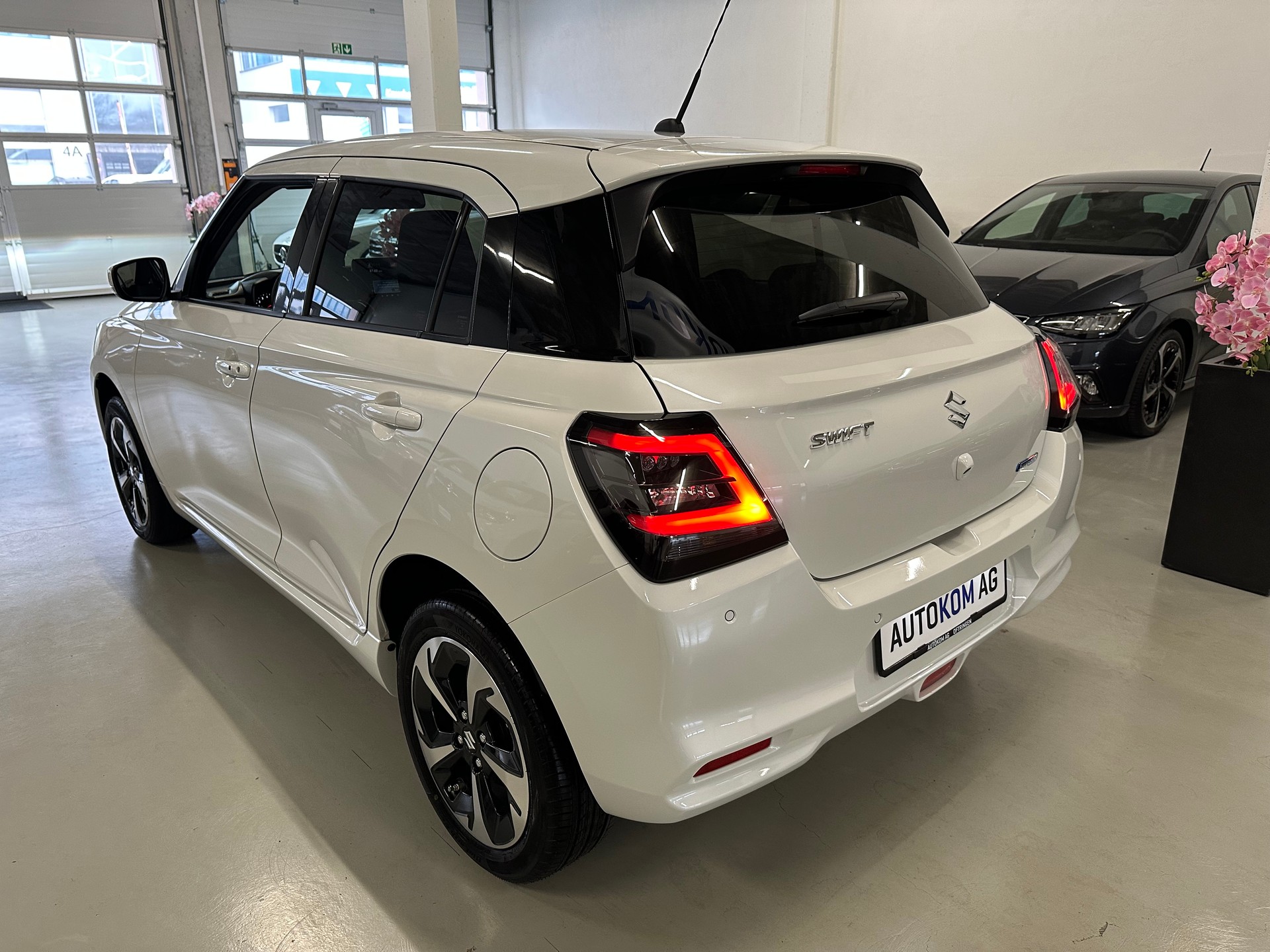 SUZUKI Swift 1.2 Compact Top Hybrid 4x4-image-3