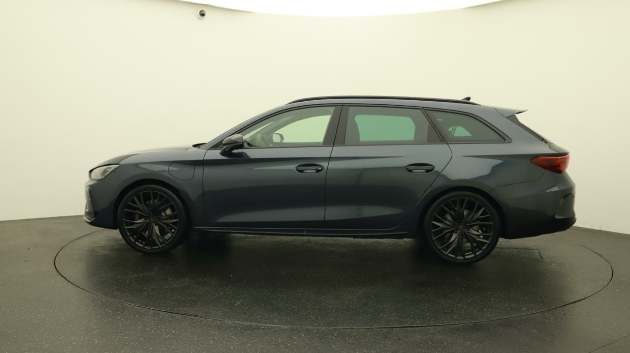 CUPRA LEON ST 1.5 e-HYBRID pHEV VZ Black Edition-image-1