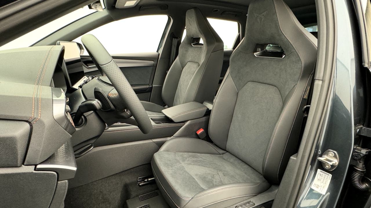 CUPRA LEON ST 1.5 e-HYBRID pHEV VZ Black Edition-image-4