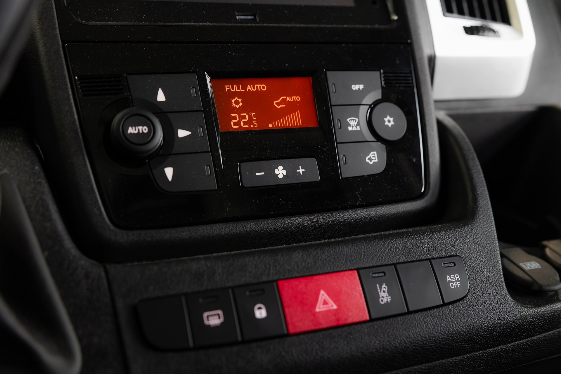 FIAT New E-Ducato 35 47kWh MH2 L2 H2 Comfort Full Option-image-6