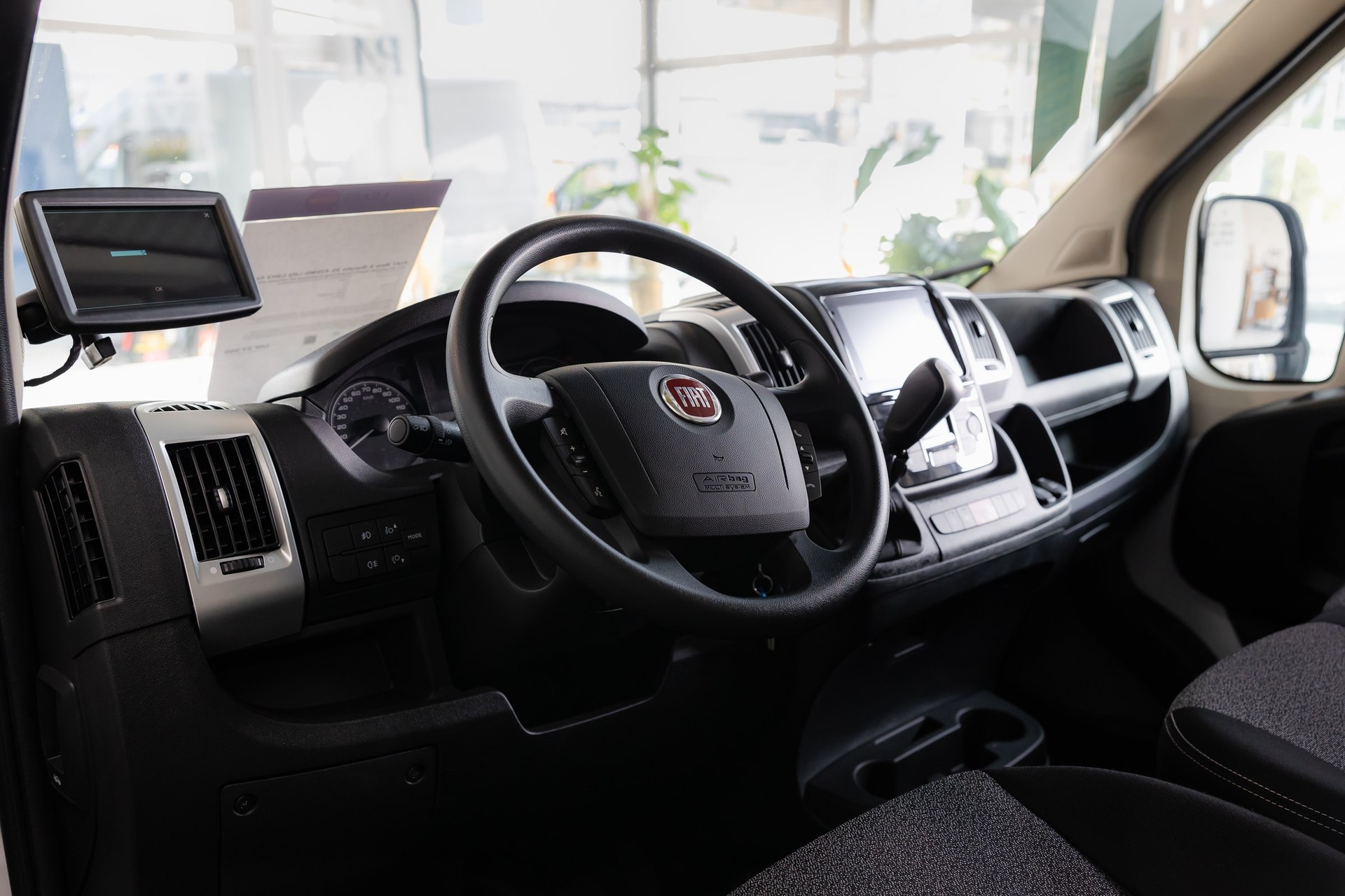FIAT New E-Ducato 35 47kWh MH2 L2 H2 Comfort Full Option-image-9