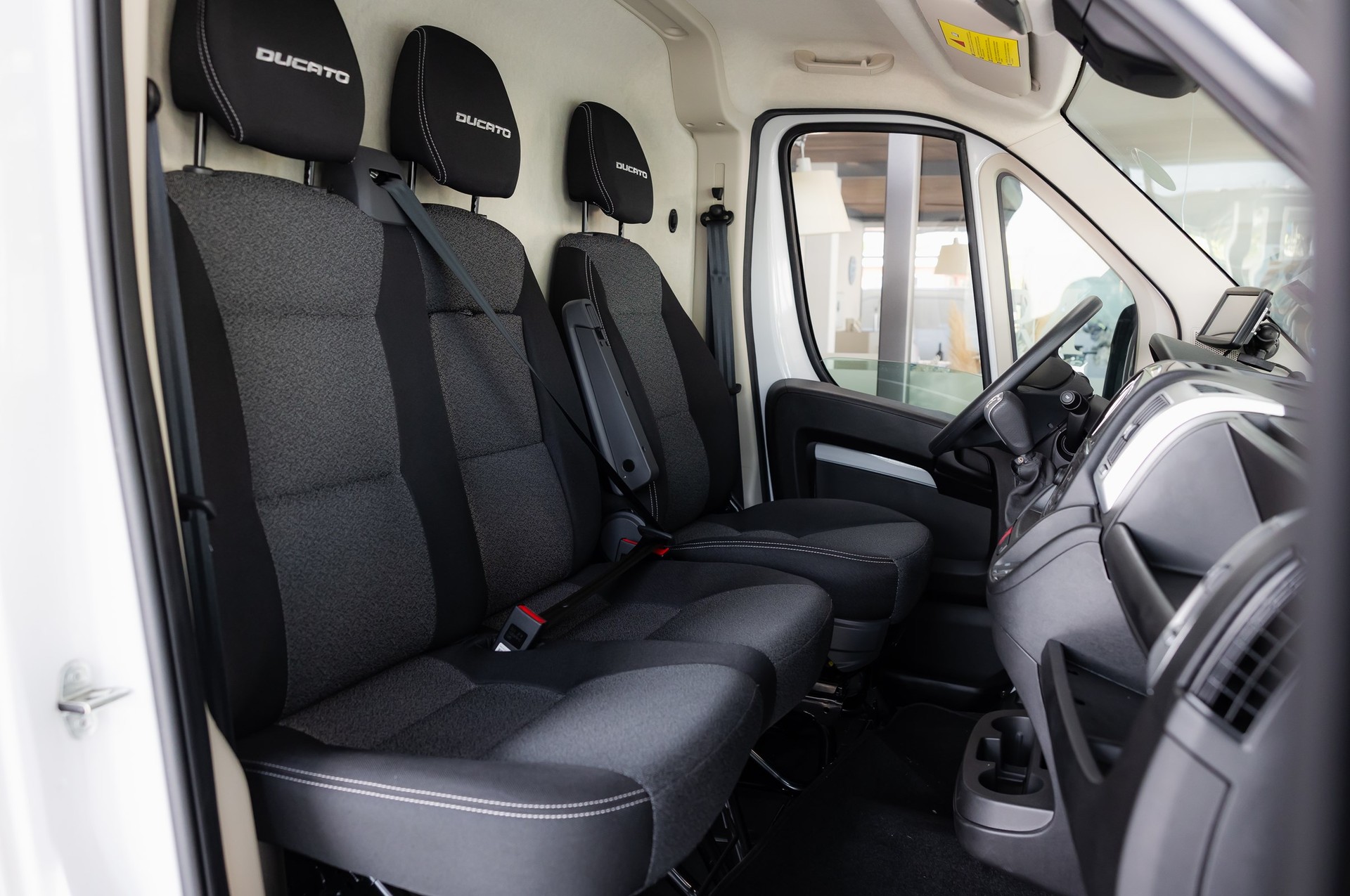 FIAT New E-Ducato 35 47kWh MH2 L2 H2 Comfort Full Option-image-15