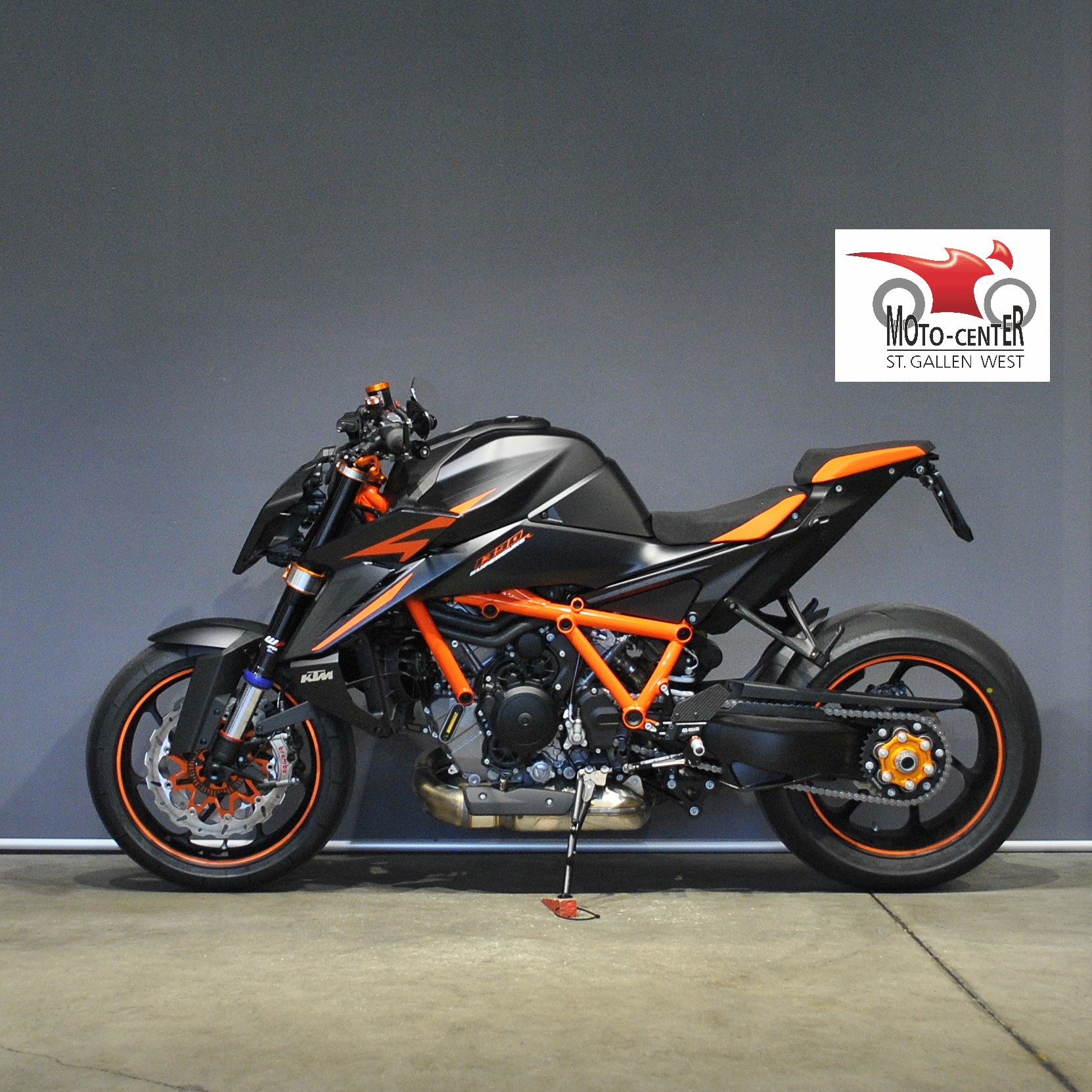 KTM 1390 Super Duke R EVO-showroom-element-2