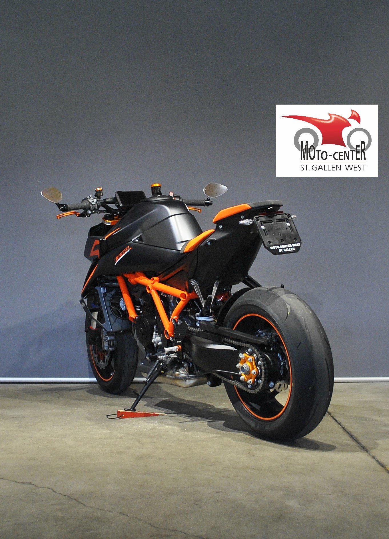 KTM 1390 Super Duke R EVO-showroom-element-3