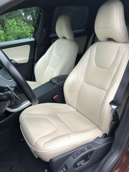 VOLVO XC60 T6 AWD Momentum R-Design Geartronic-image-5