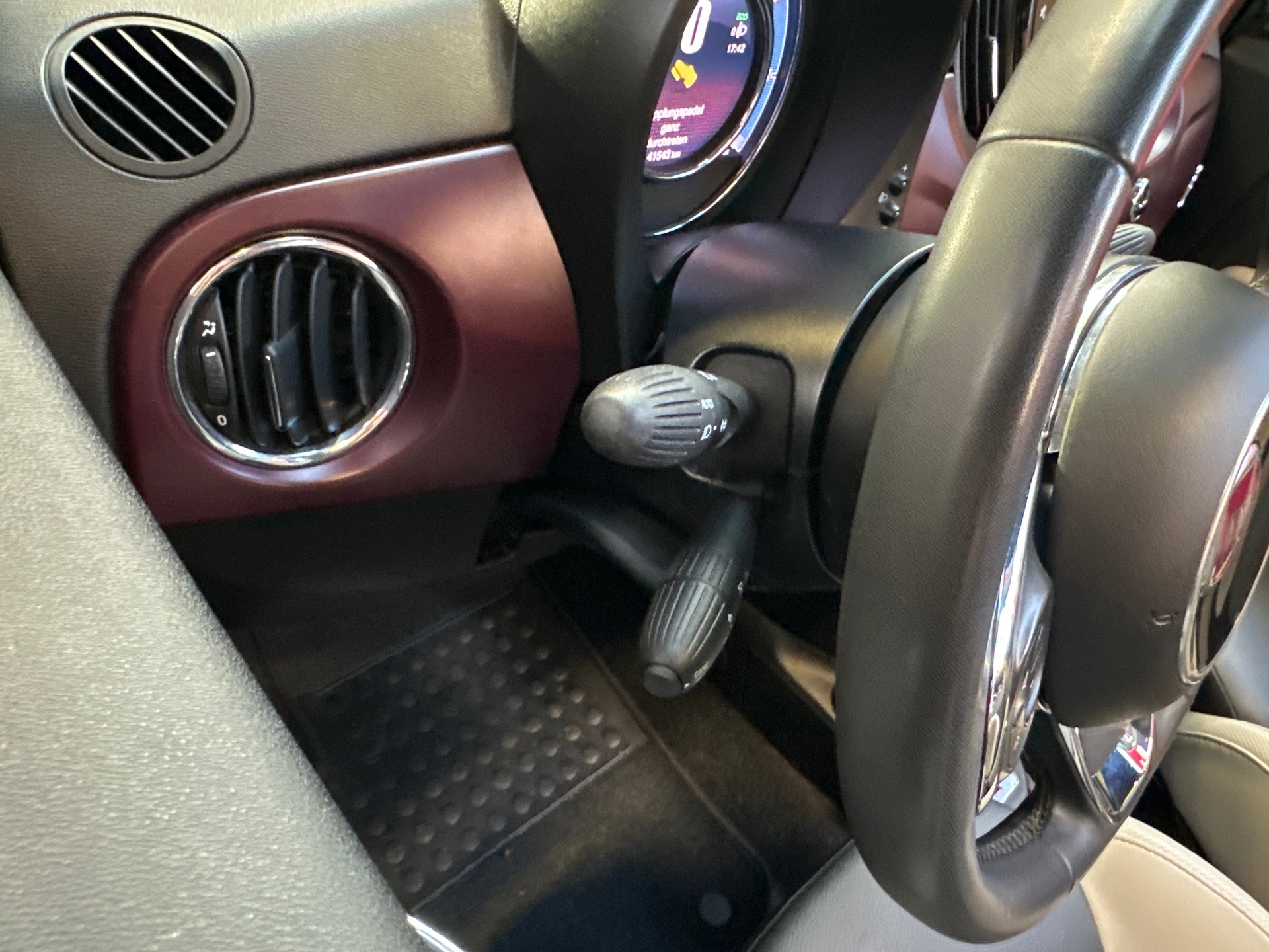 FIAT 500 C 0.9 Twinair Sport-image-10
