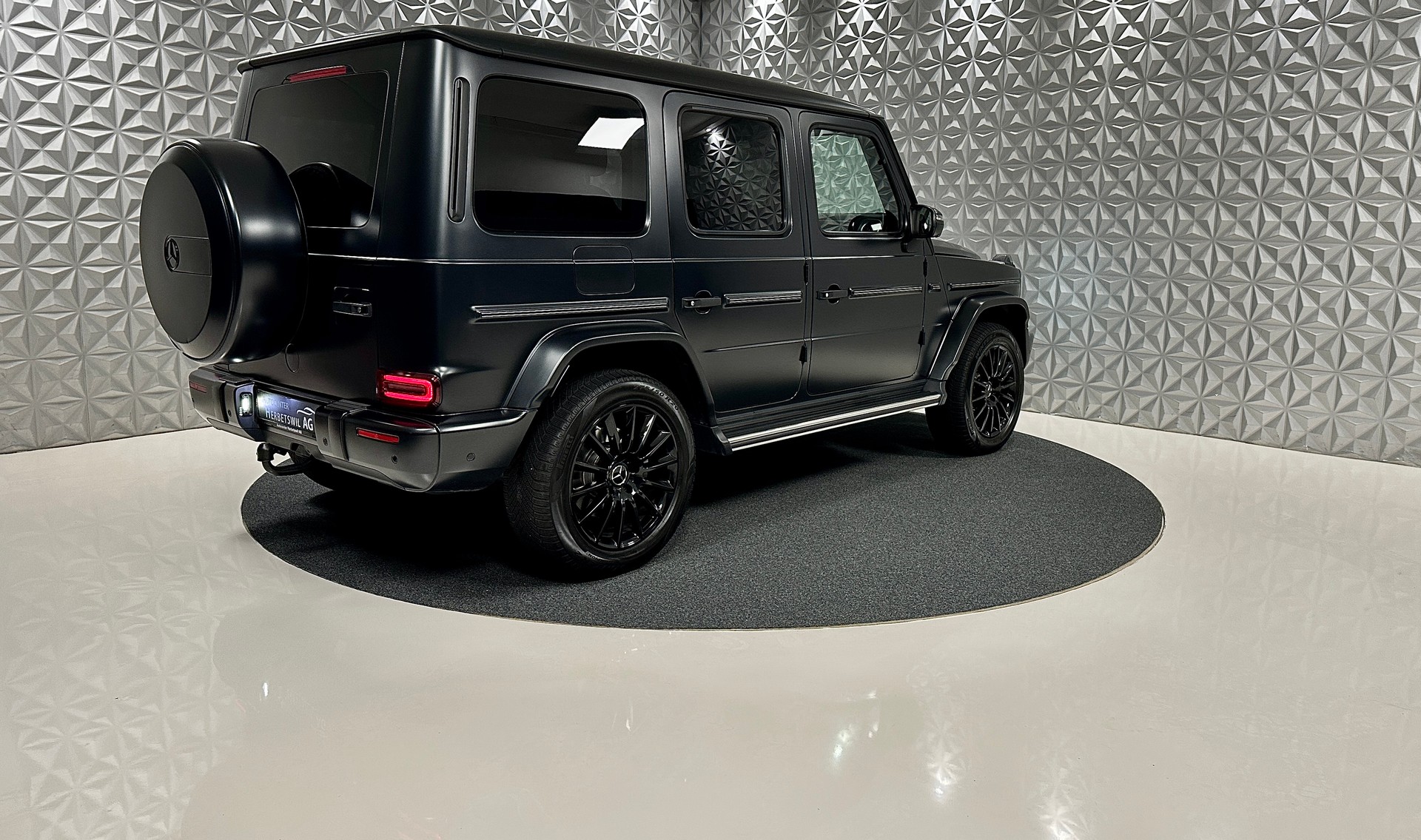 MERCEDES-BENZ G 400 d AMG Line 9G-Tronic-image-4