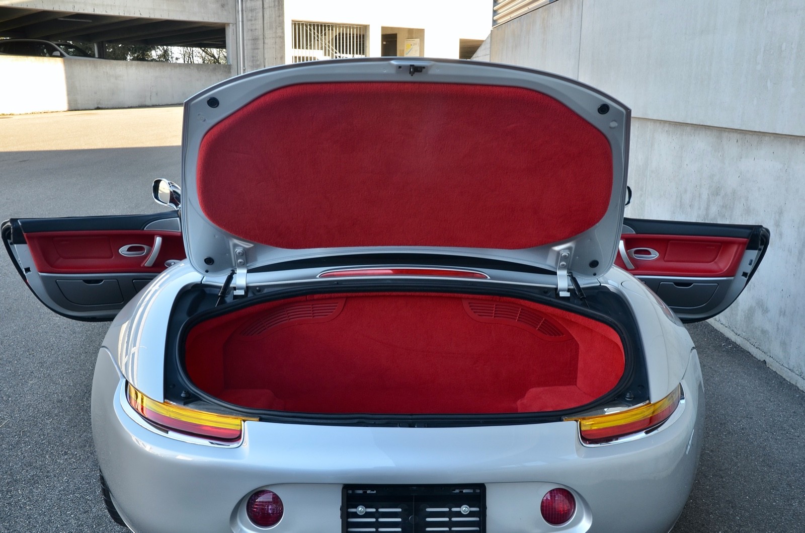 BMW Z8 Roadster-image-19